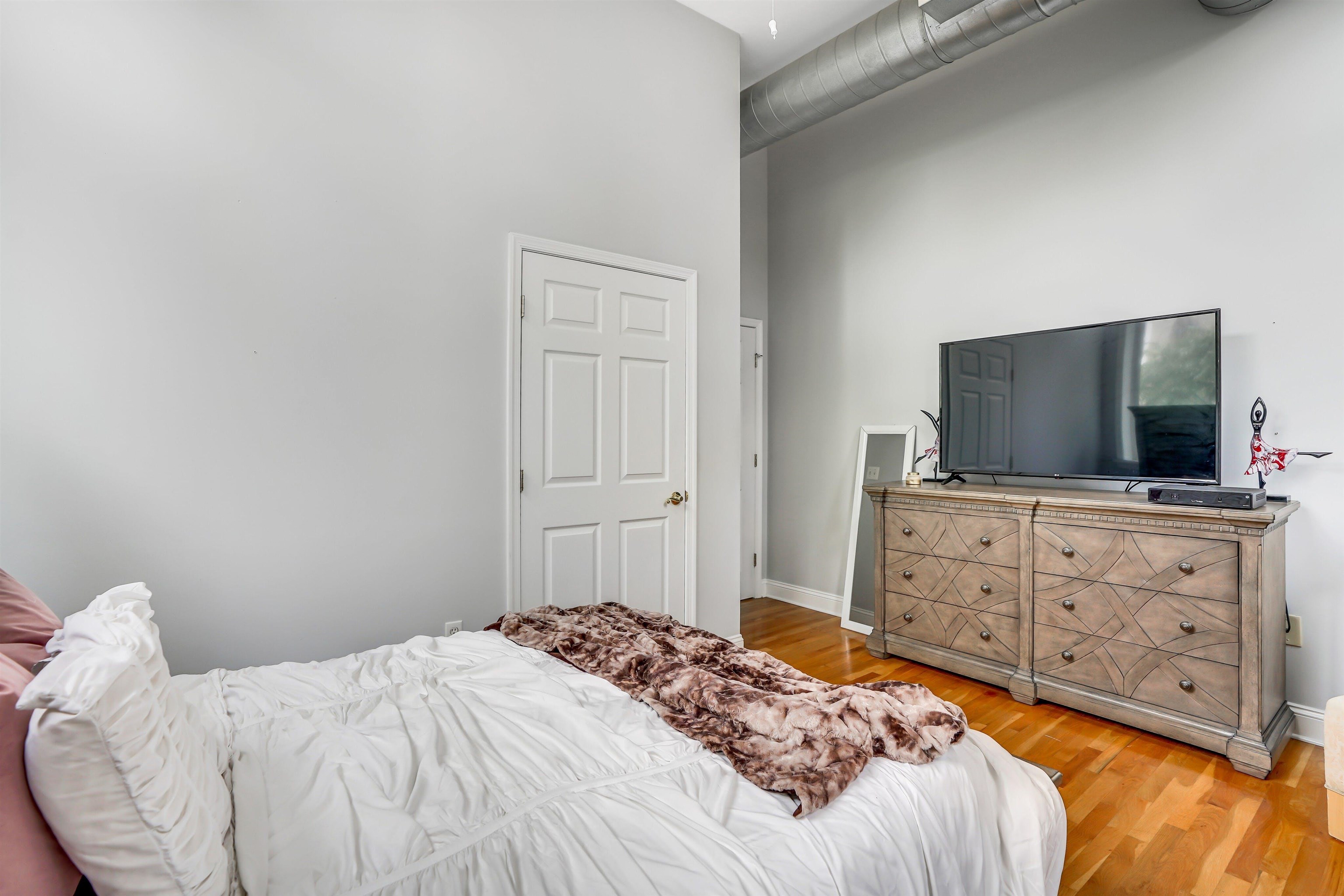 1023 CLINTON ST Unit 4C