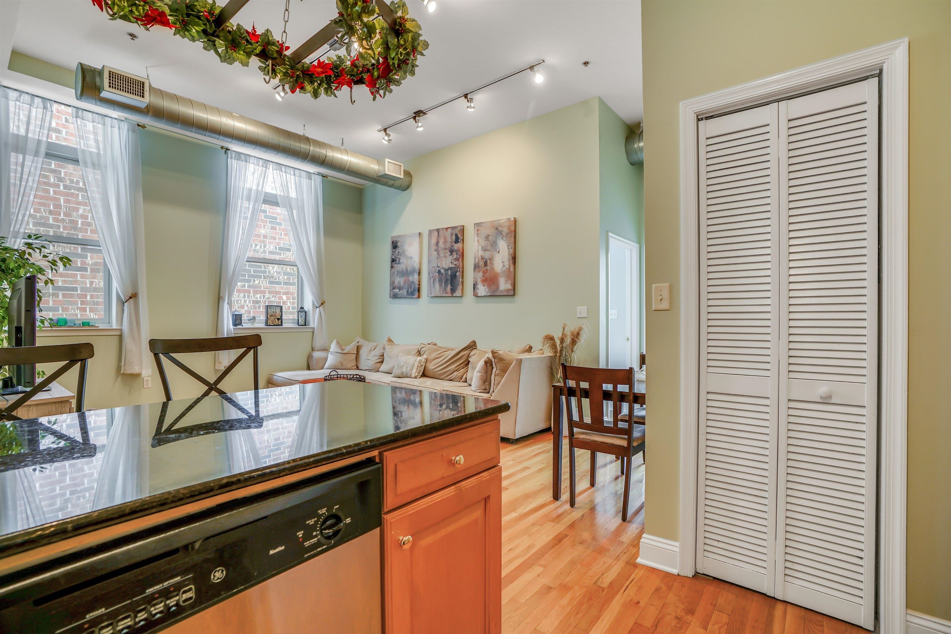 1023 CLINTON ST Unit 4C