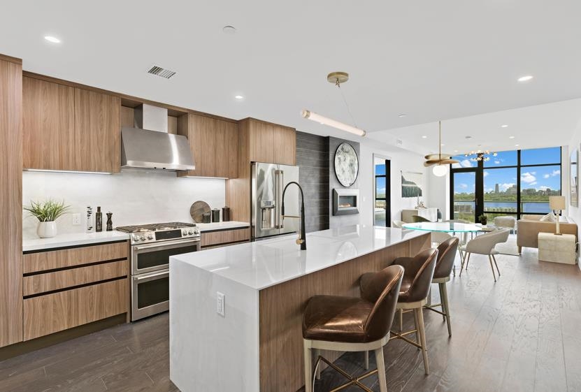 8701 CHURCHILL RD Unit: 605