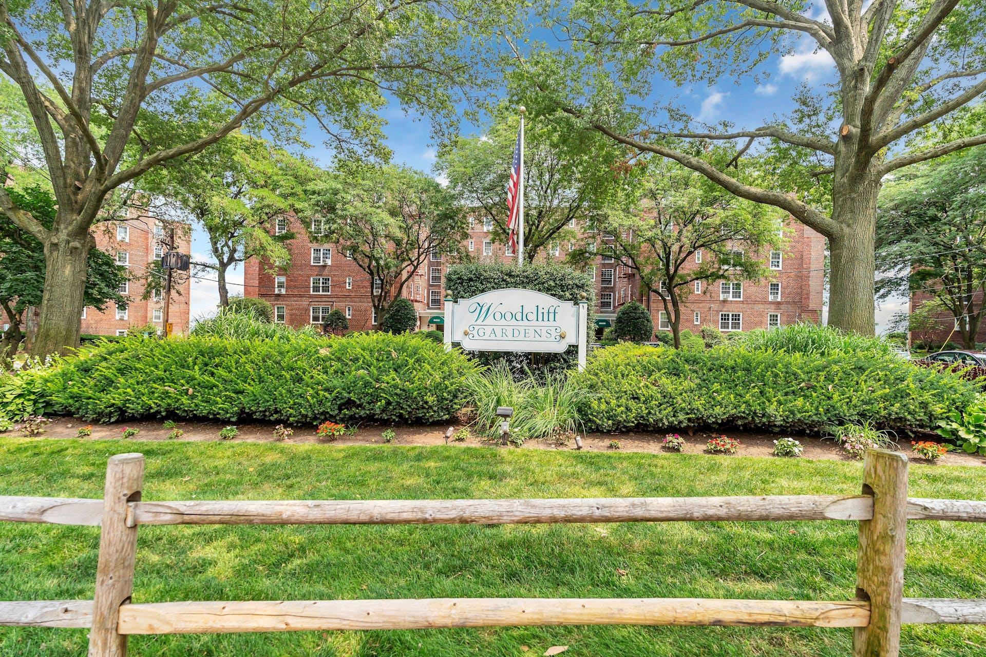 8750 BLVD EAST Unit: 4G