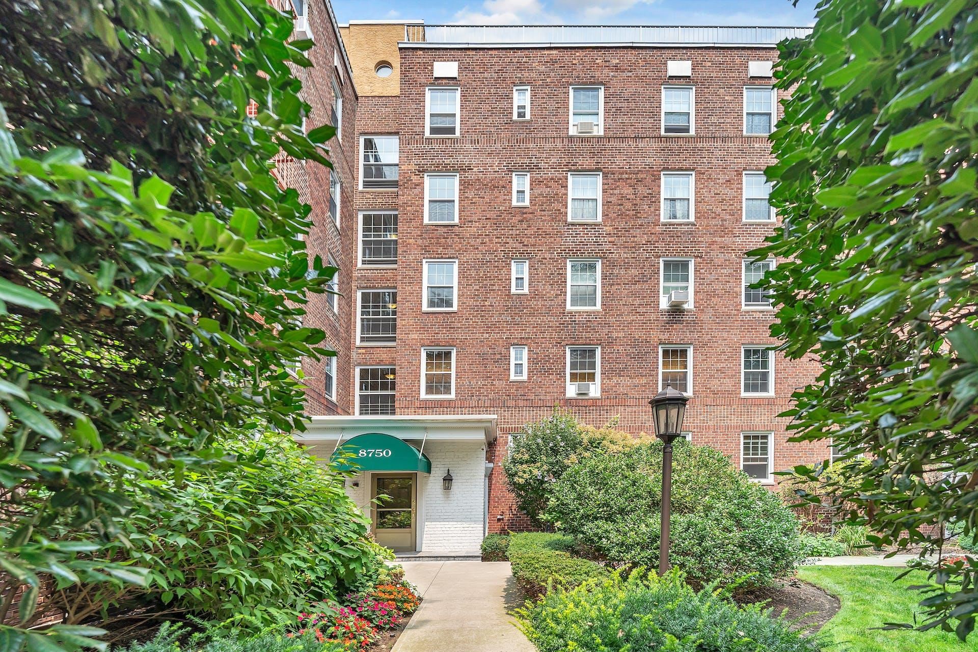 8750 BLVD EAST Unit: 4G