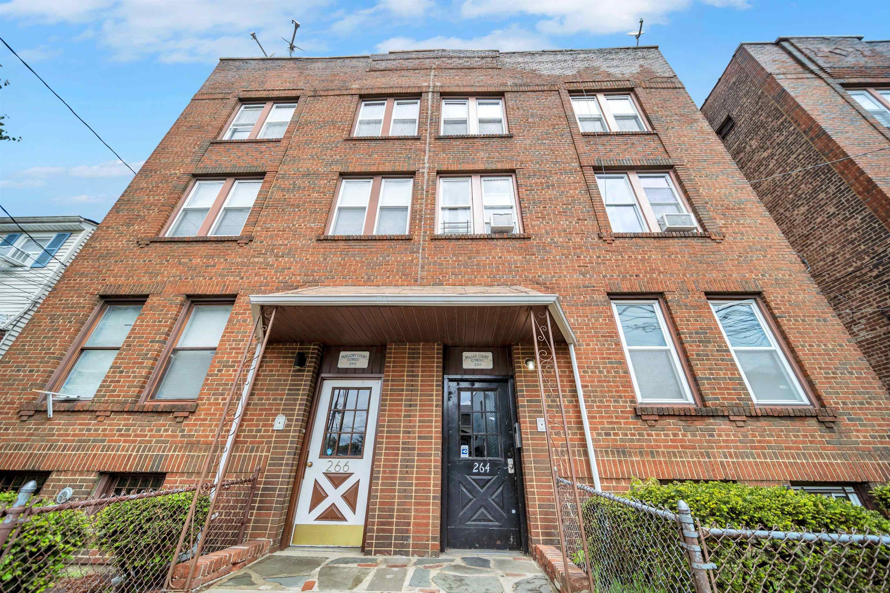 264 CLENDENNY AVE Unit: 2