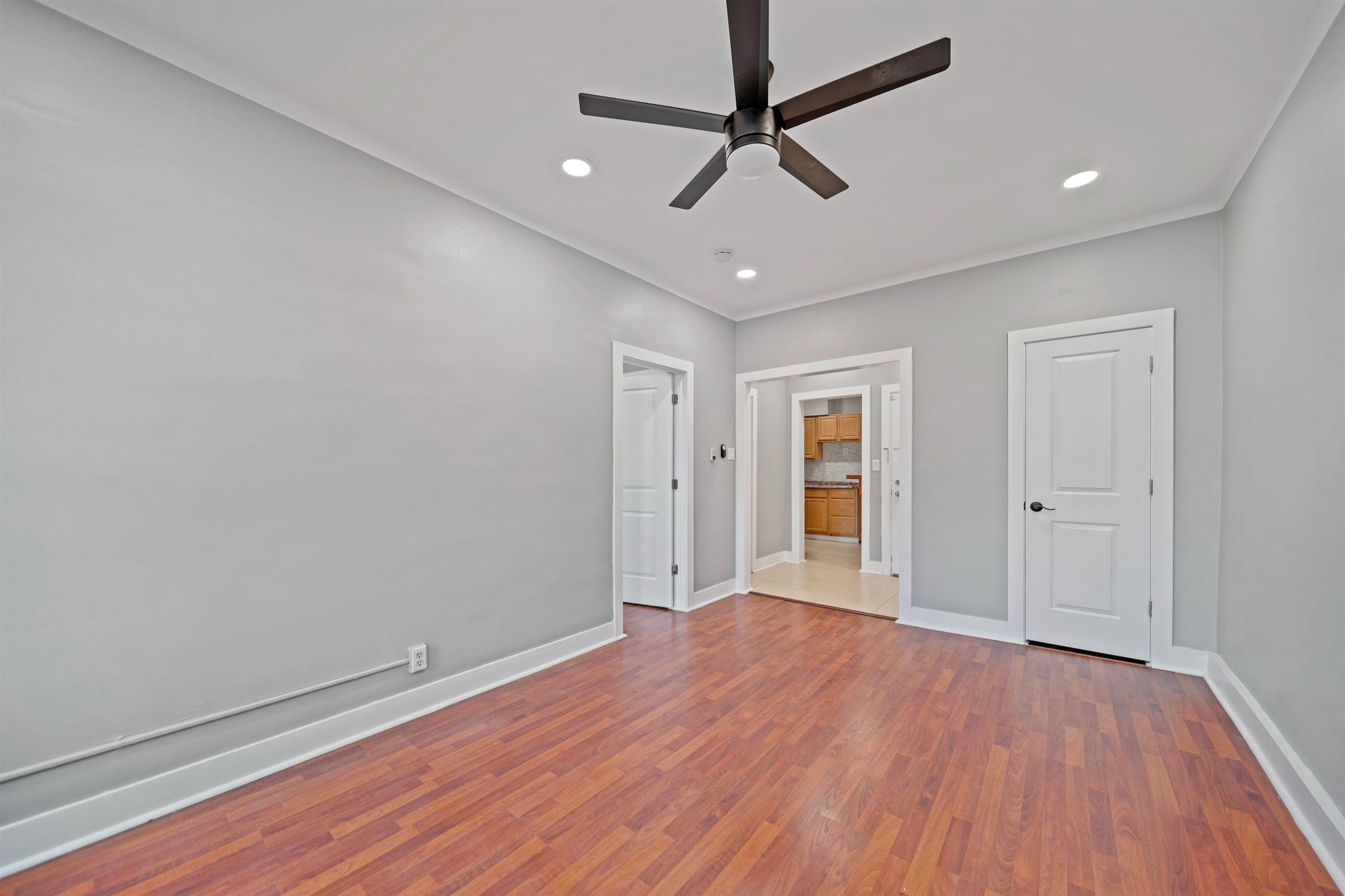 264 CLENDENNY AVE Unit: 2