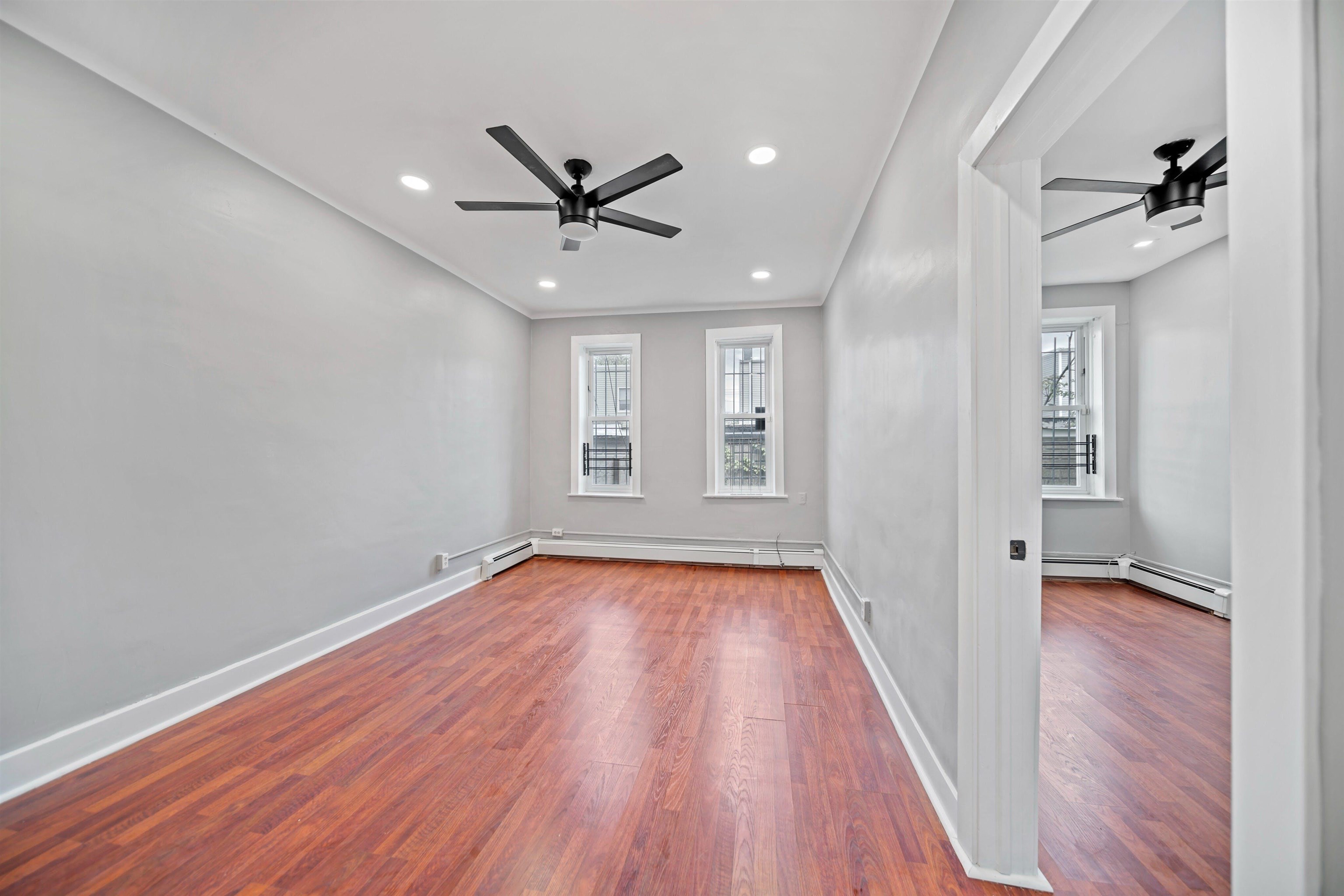 264 CLENDENNY AVE Unit: 2