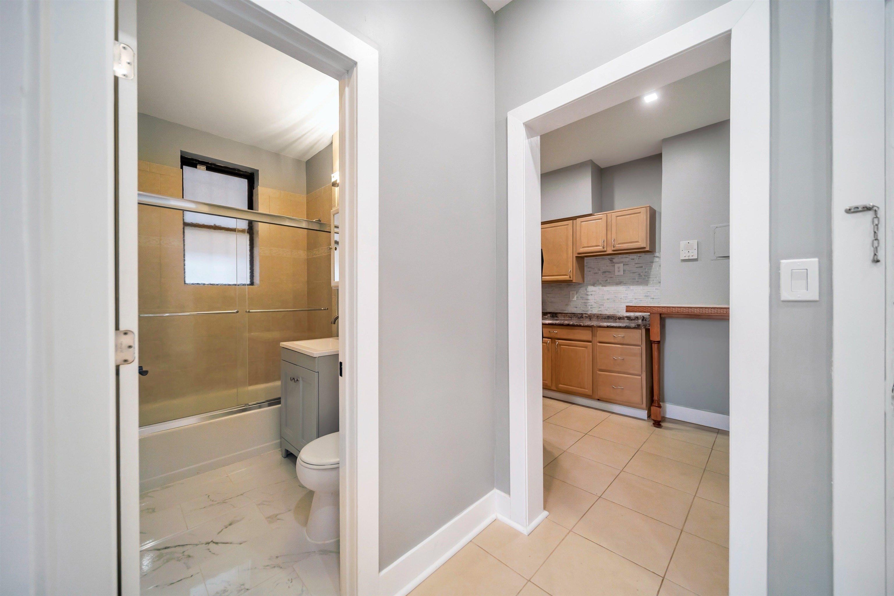 264 CLENDENNY AVE Unit: 2