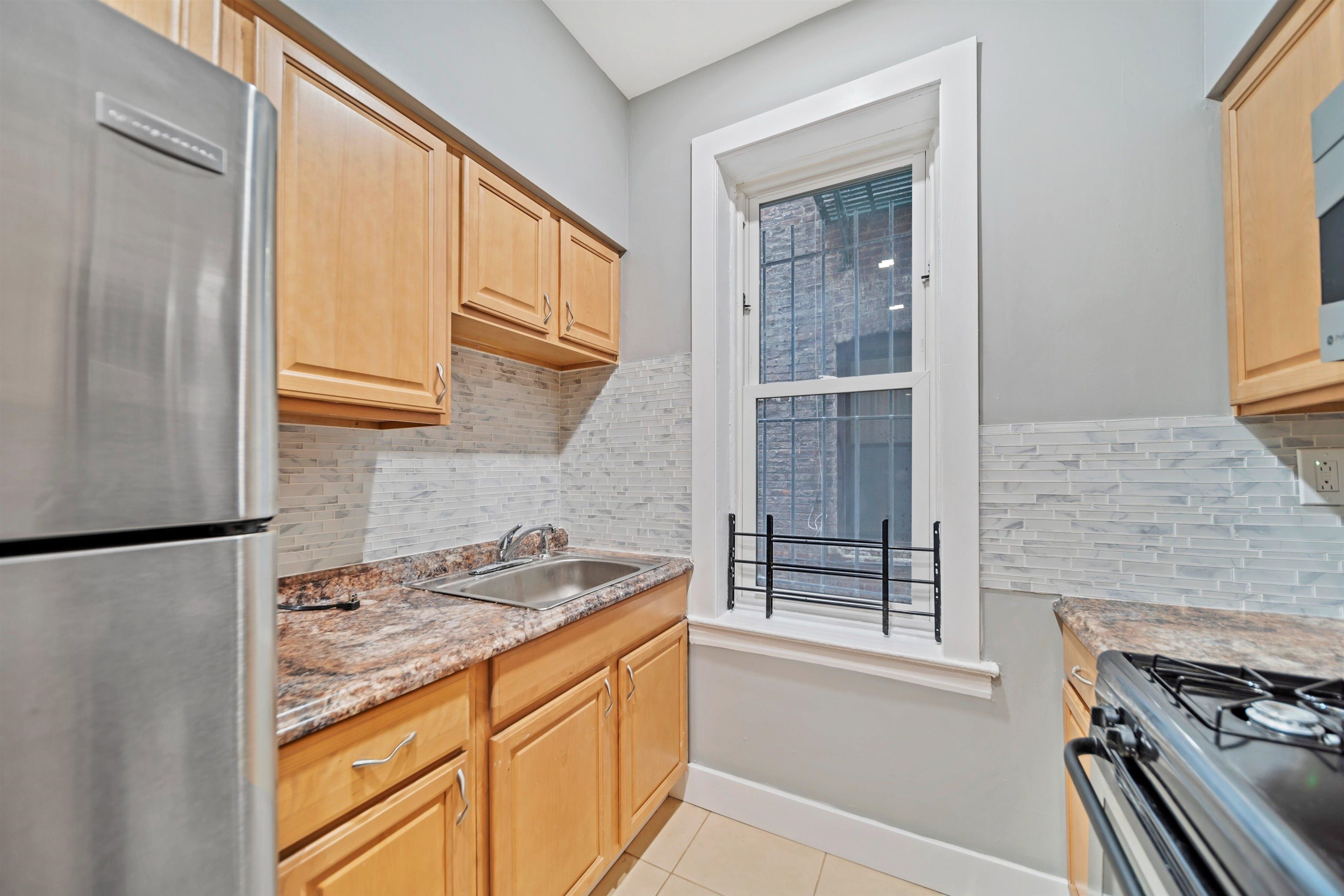 264 CLENDENNY AVE Unit: 2
