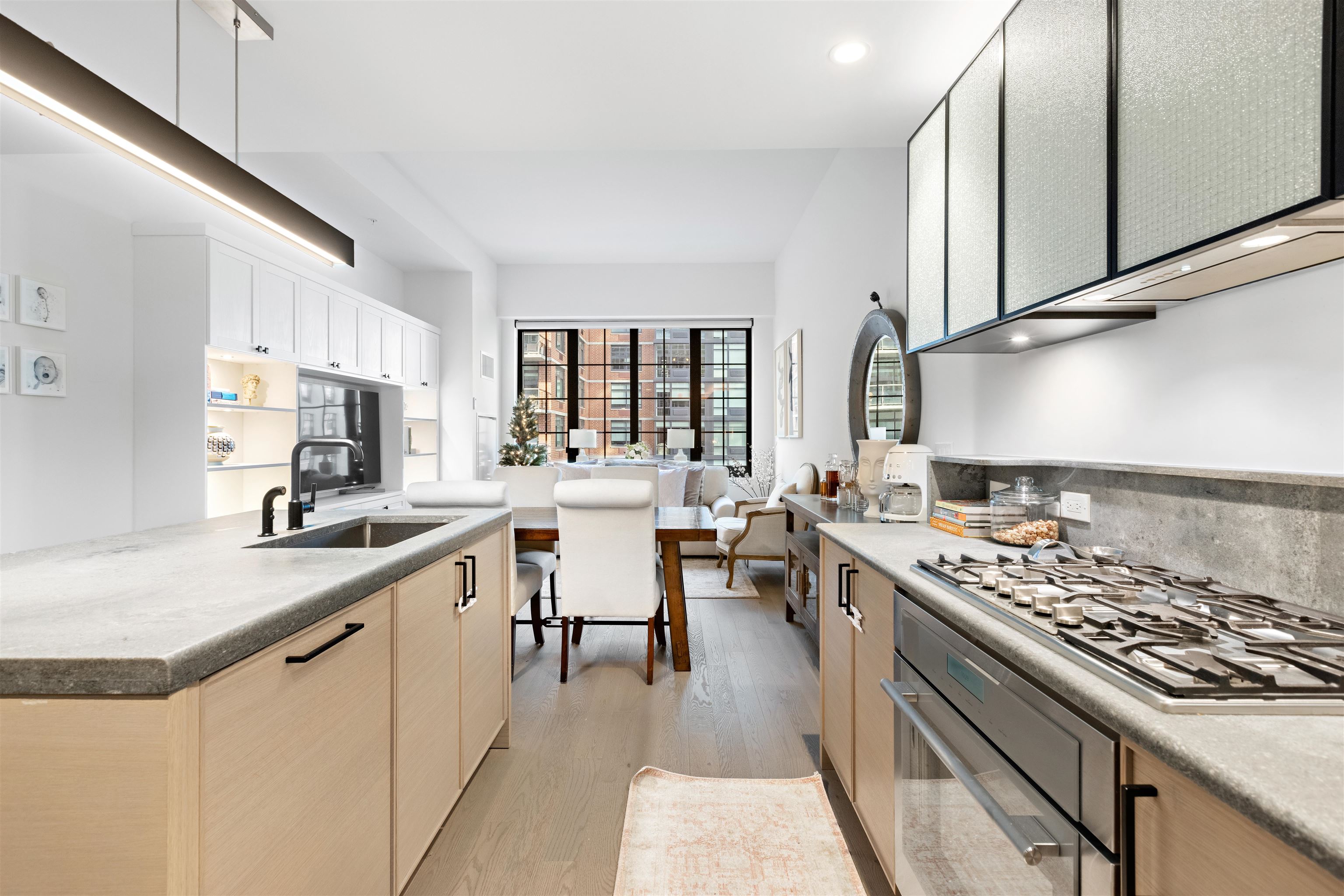 1425 HUDSON ST Unit: 4F