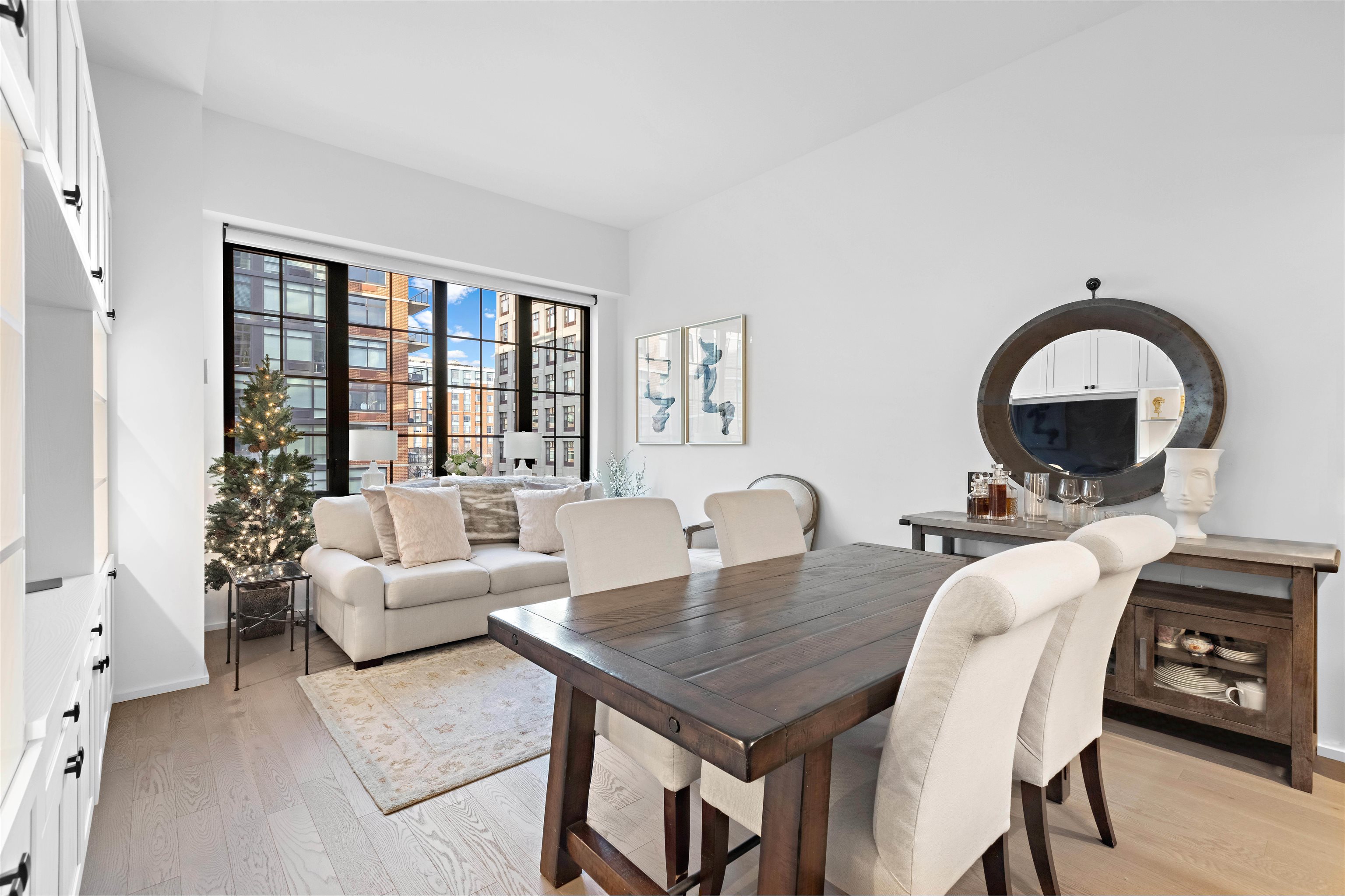 1425 HUDSON ST Unit: 4F