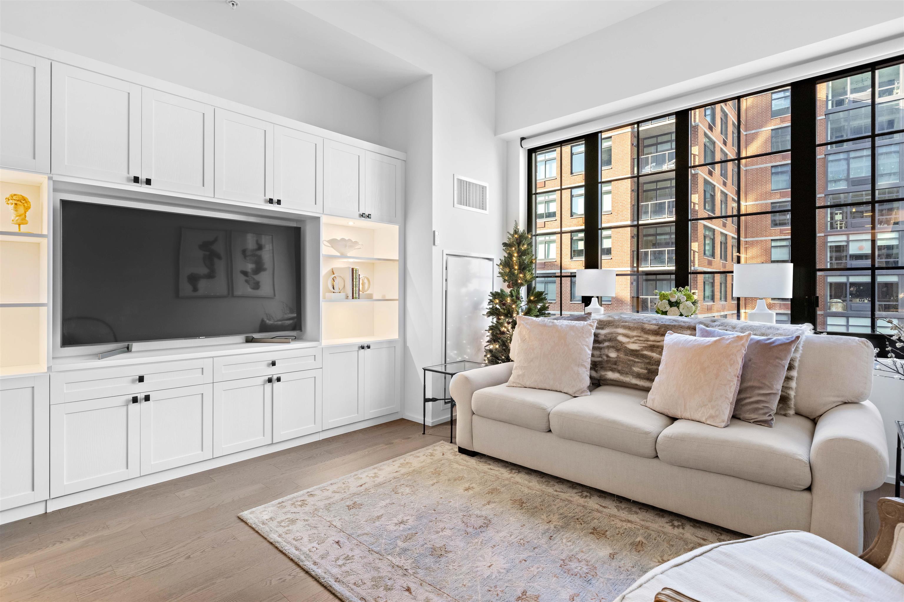 1425 HUDSON ST Unit: 4F