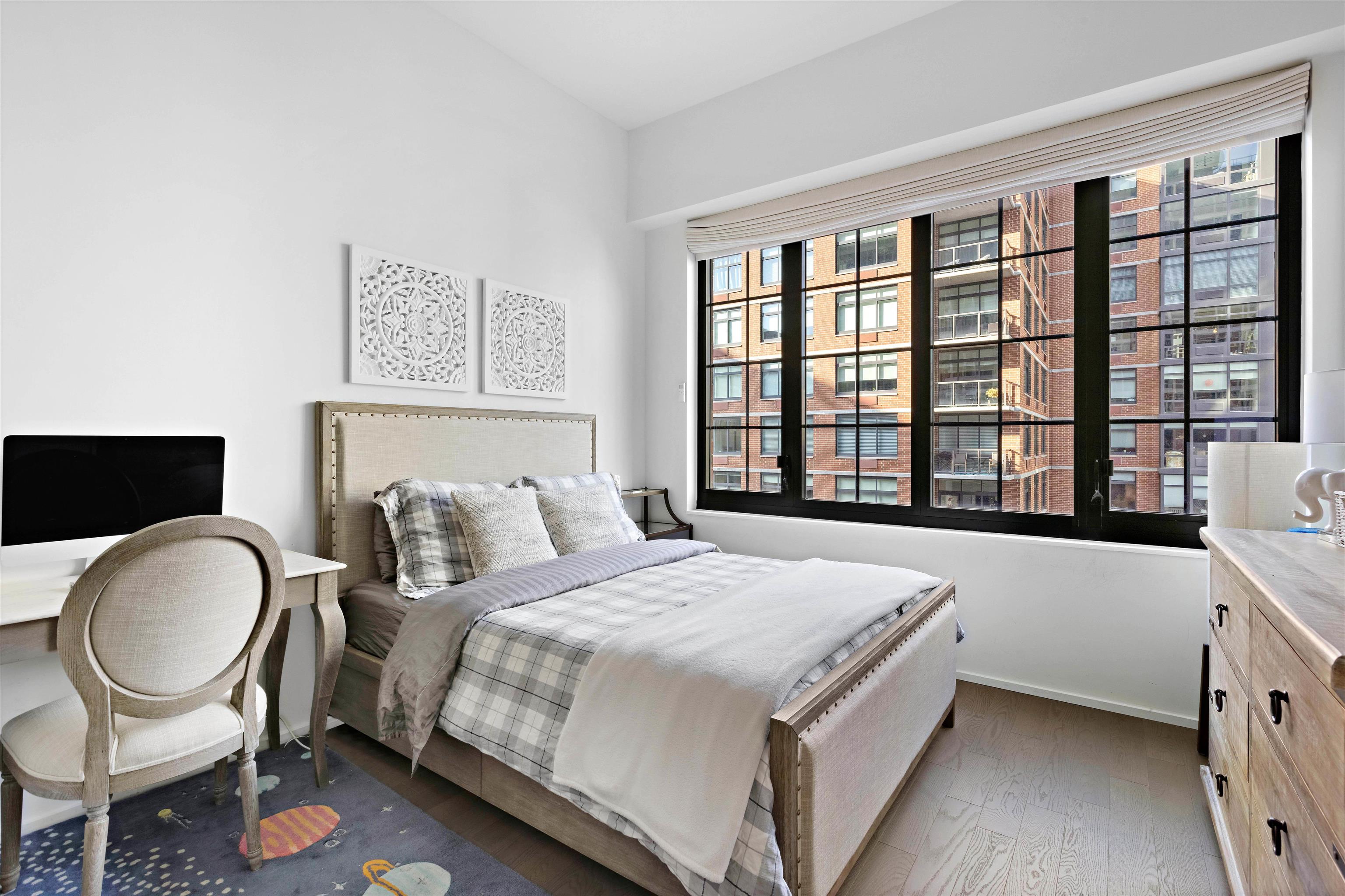 1425 HUDSON ST Unit: 4F