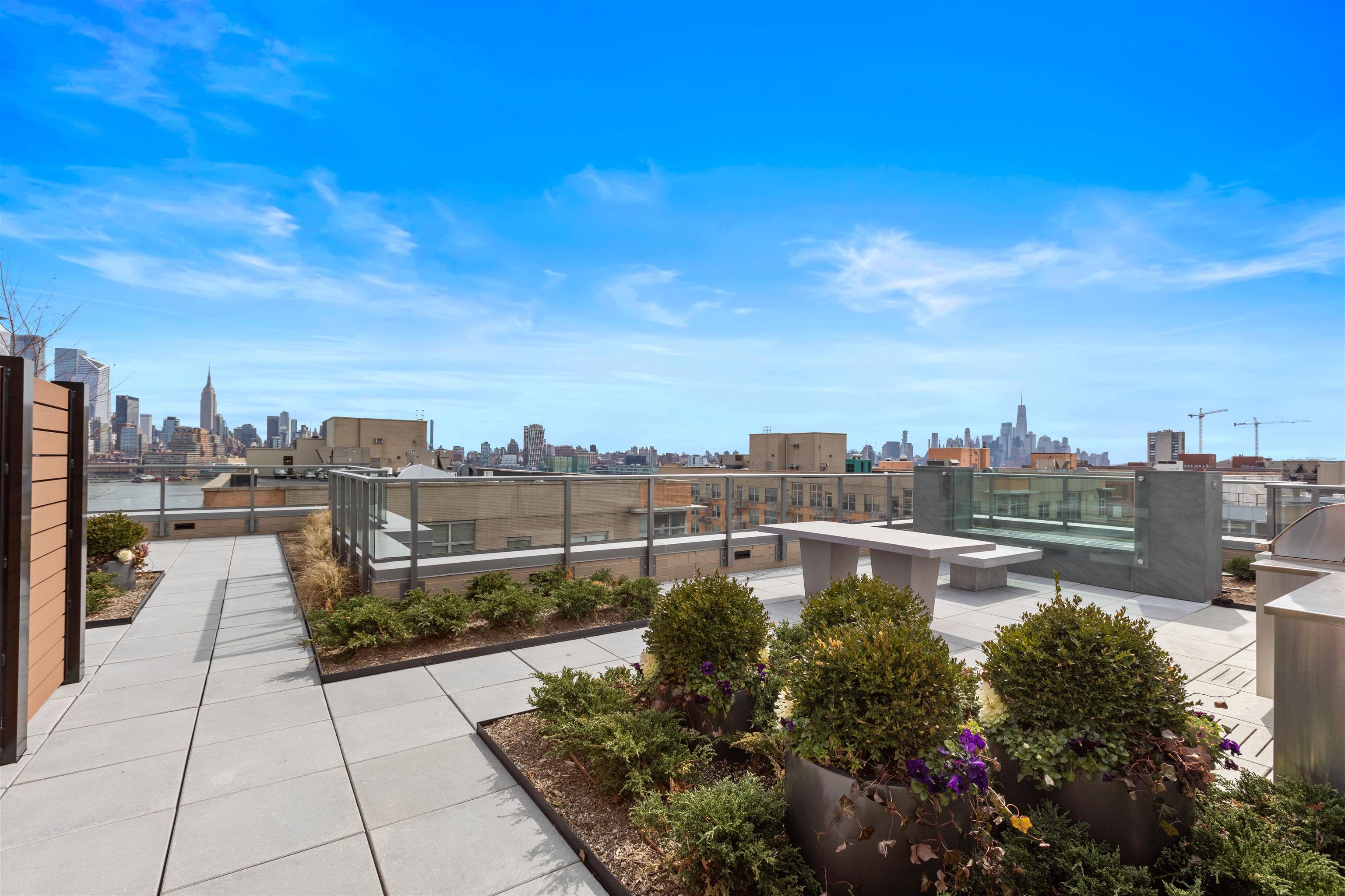 1425 HUDSON ST Unit: 4F