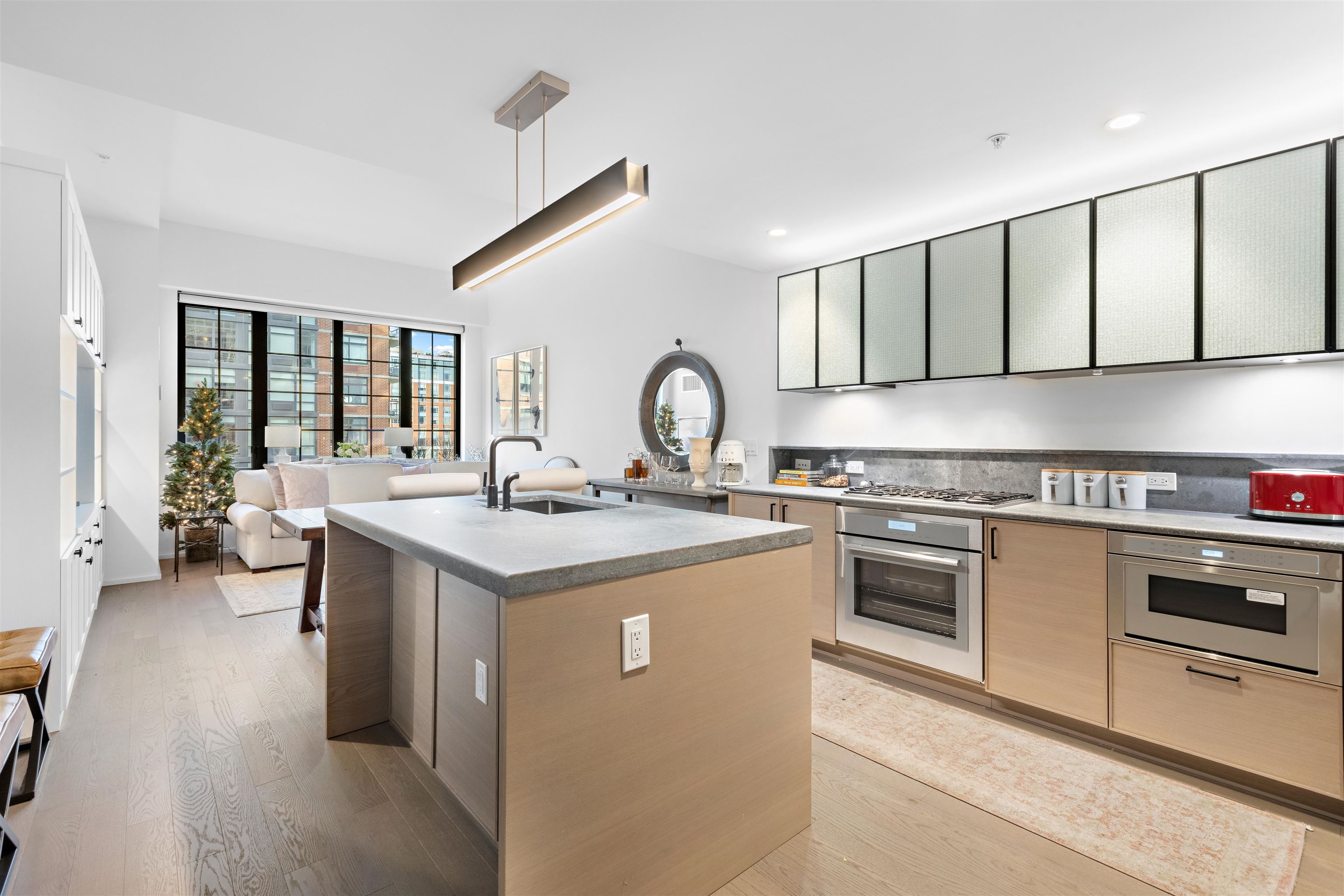 1425 HUDSON ST Unit: 4F