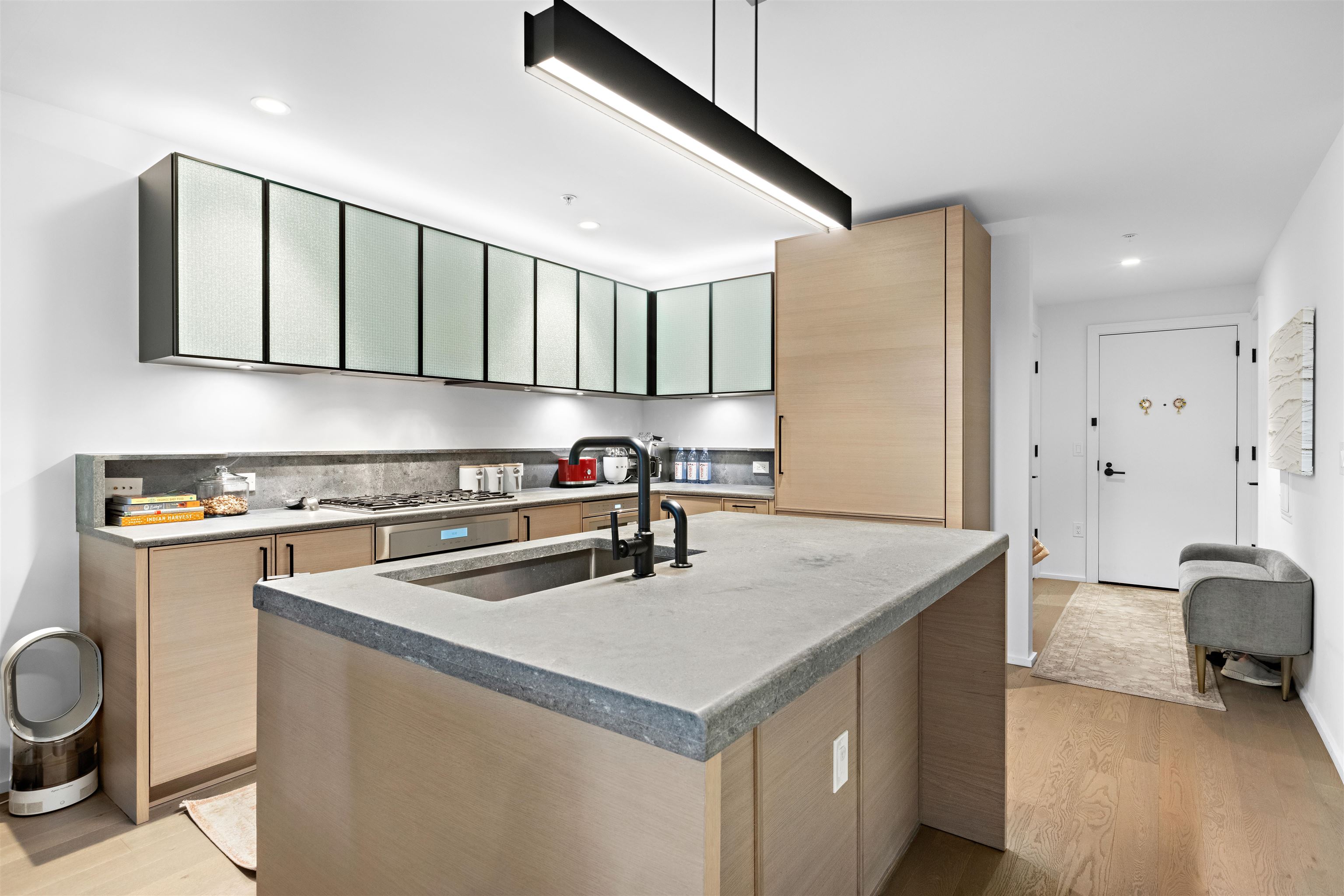 1425 HUDSON ST Unit: 4F