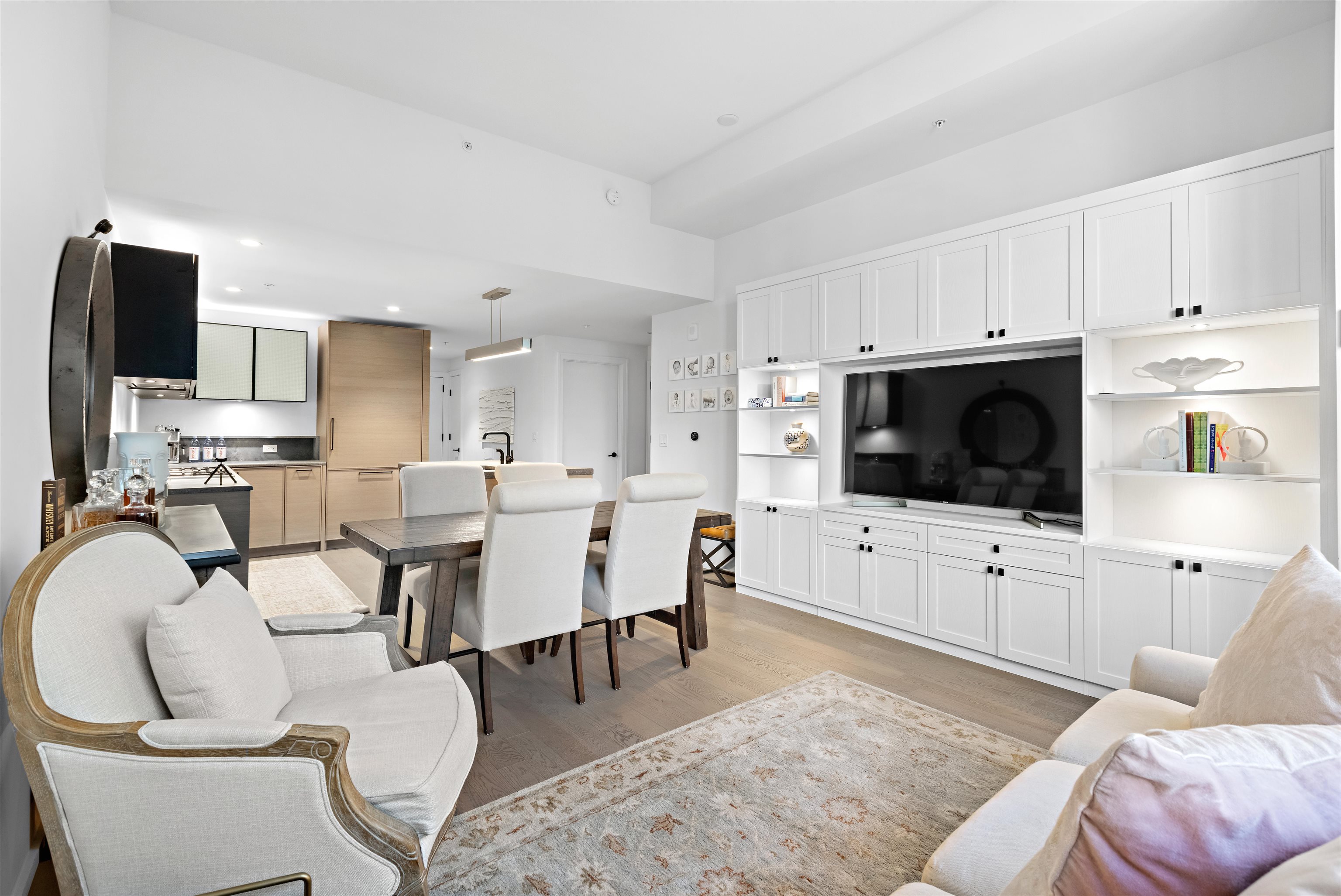 1425 HUDSON ST Unit: 4F