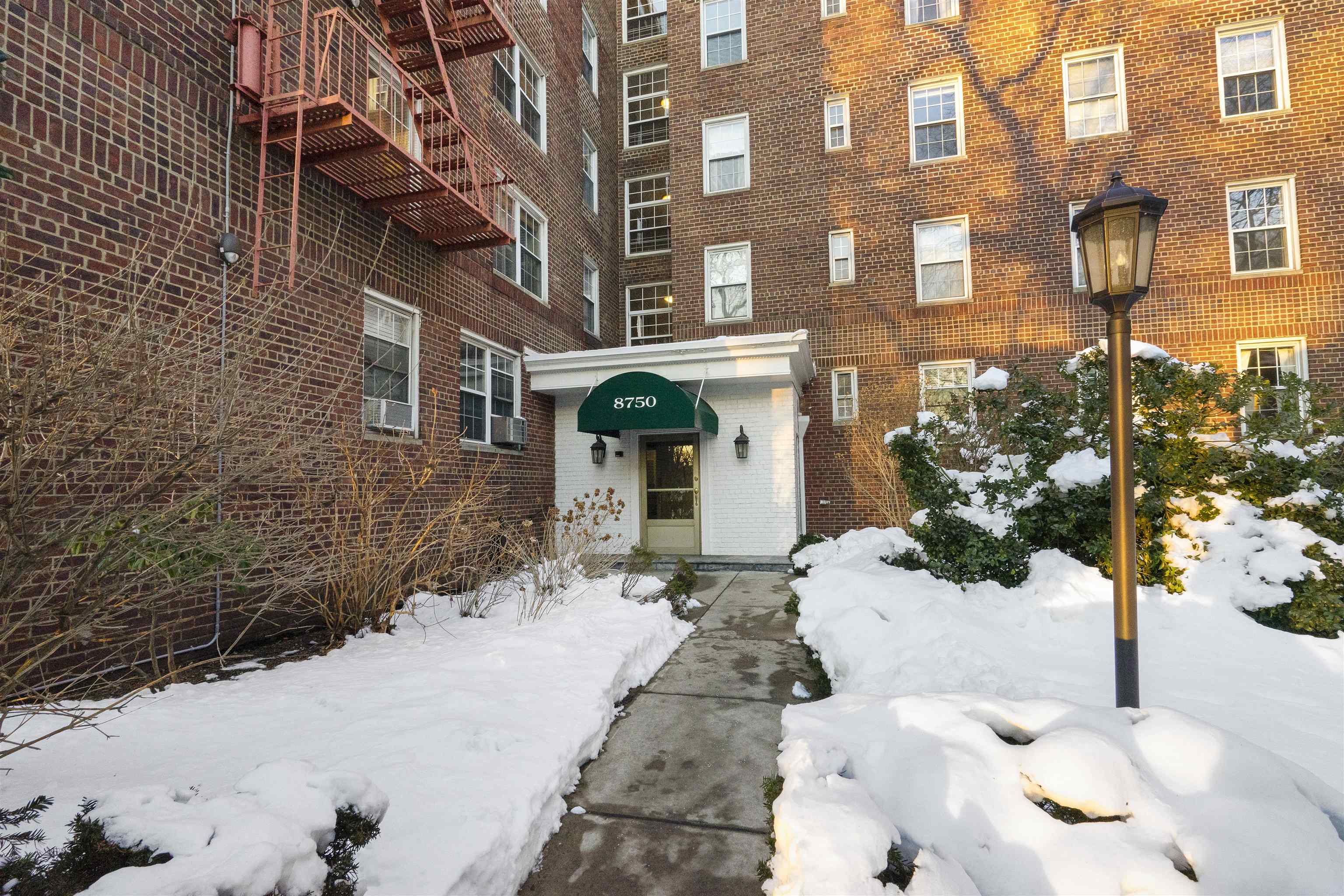 8750 BLVD EAST Unit: 3C