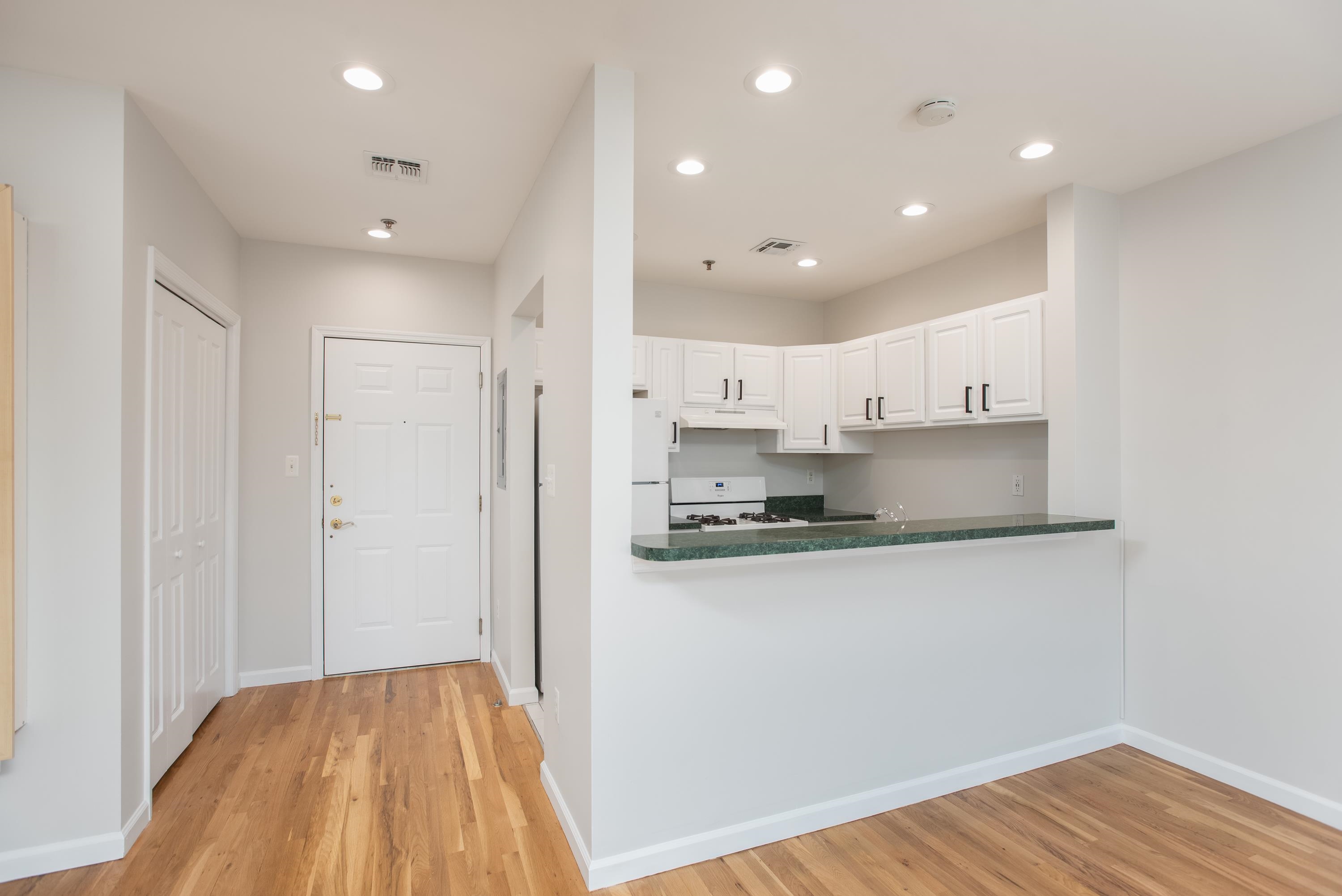 536 GRAND ST Unit: 306