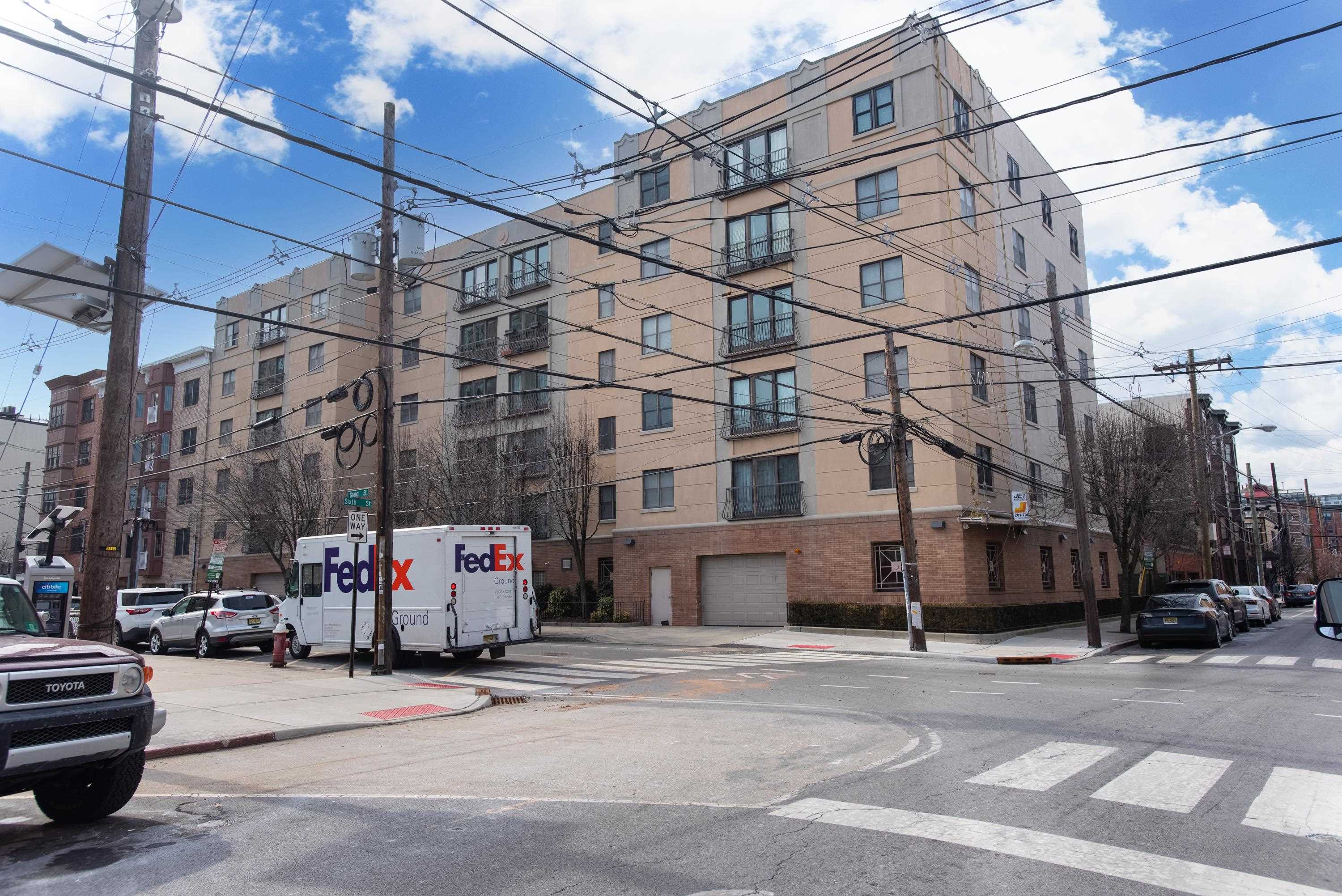 536 GRAND ST Unit: 306