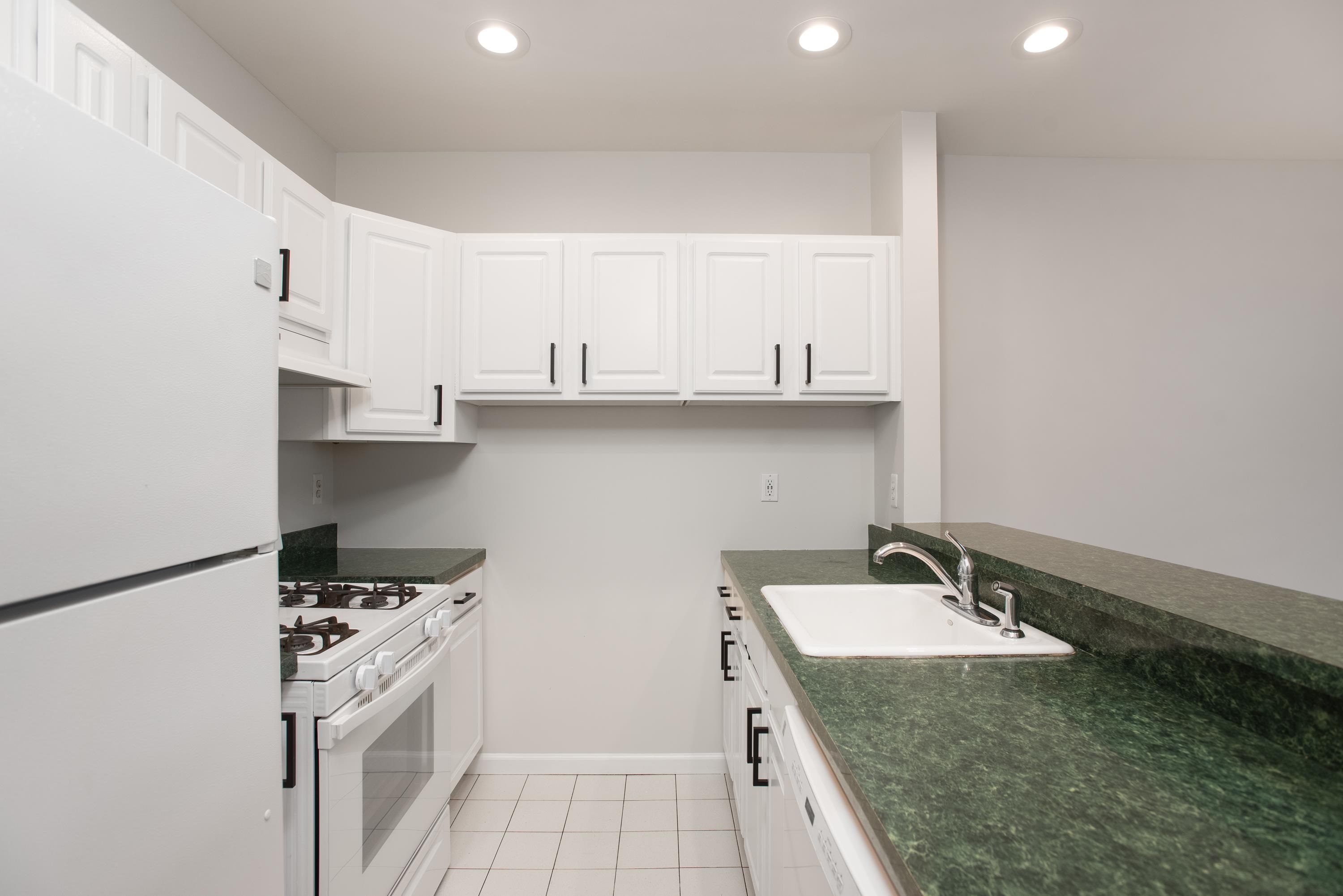 536 GRAND ST Unit: 306