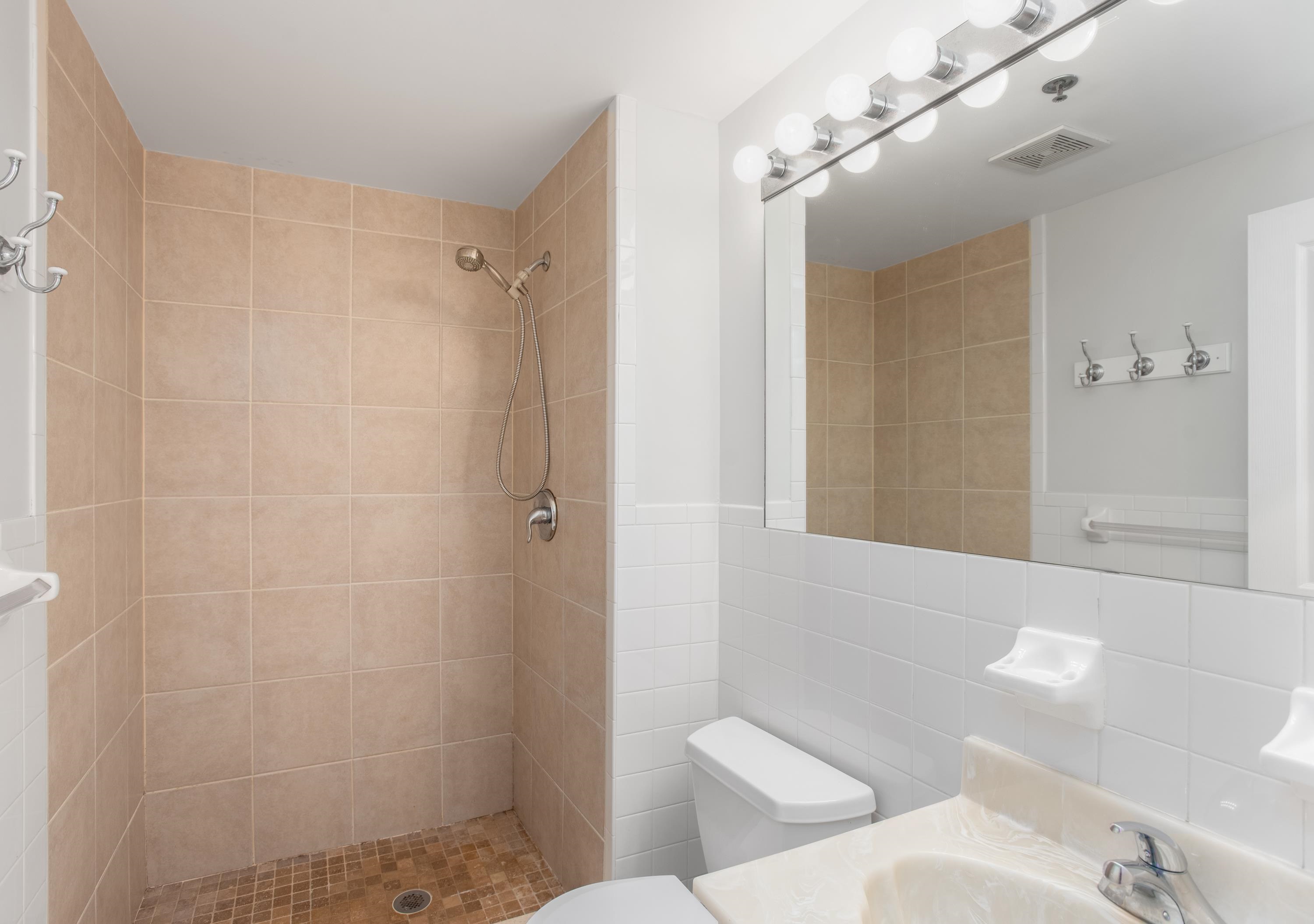 536 GRAND ST Unit: 306