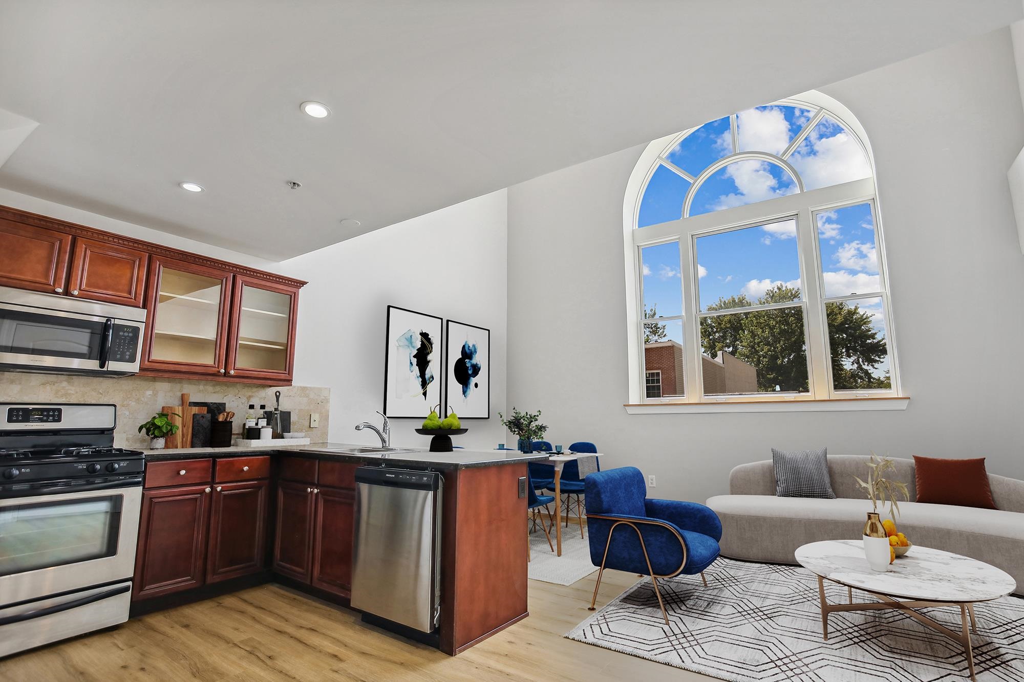 769 MONTGOMERY ST Unit: 218