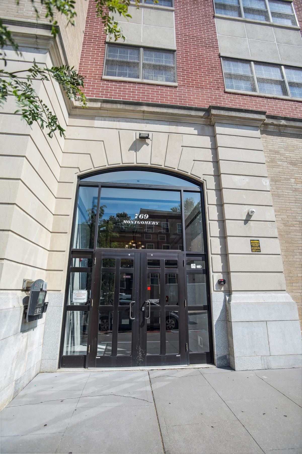 769 MONTGOMERY ST Unit: 218