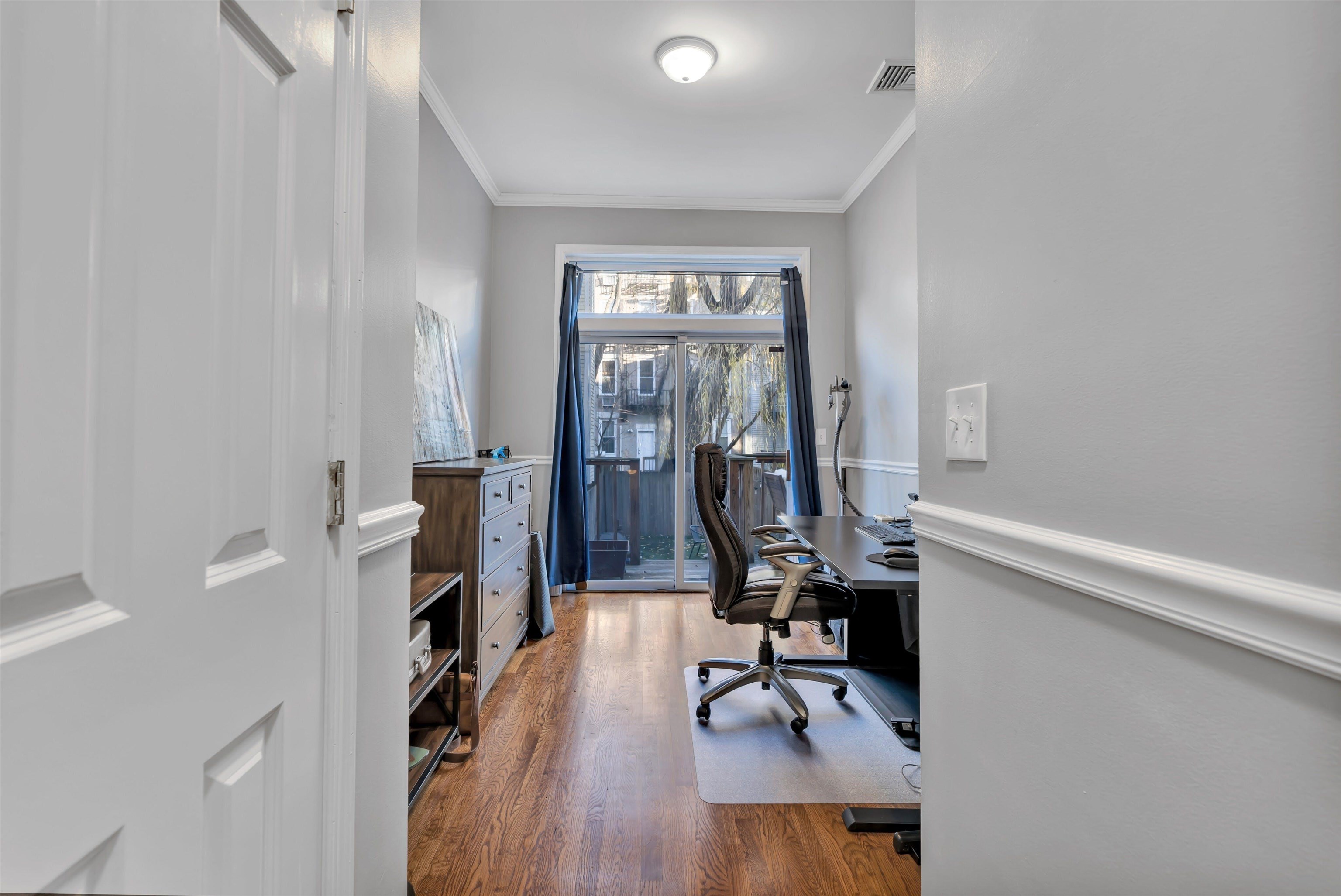 125 MONROE ST Unit: 1