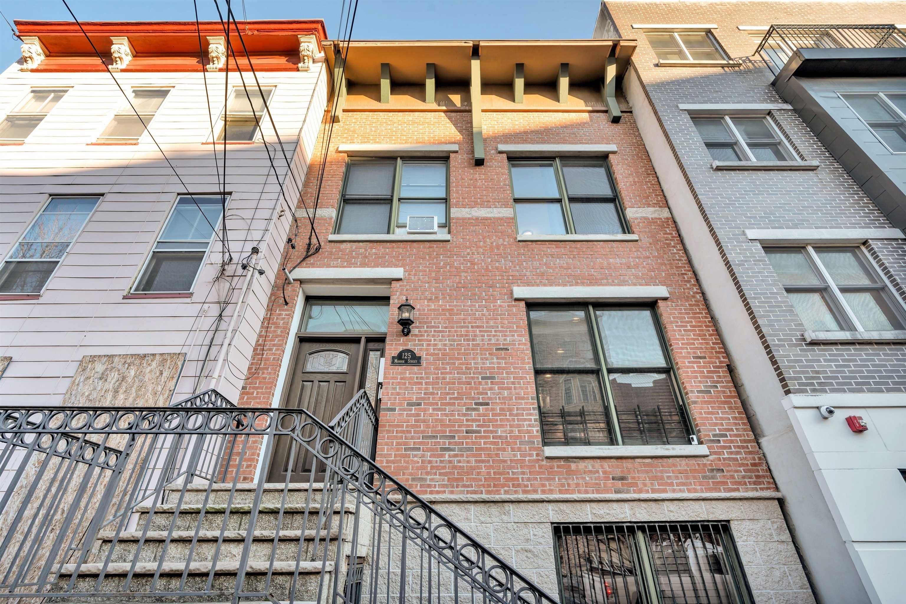 125 MONROE ST Unit: 1