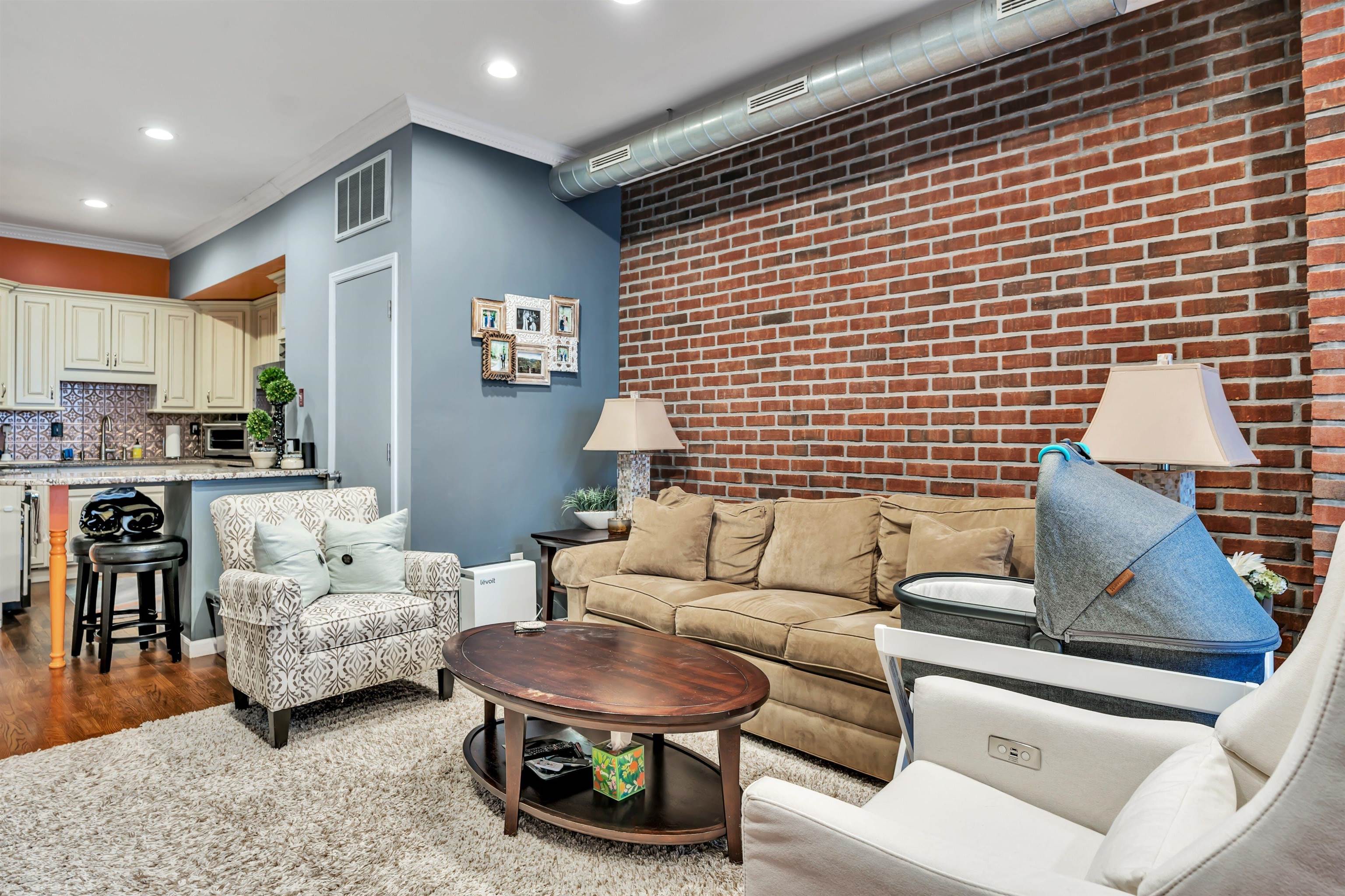 125 MONROE ST Unit: 1