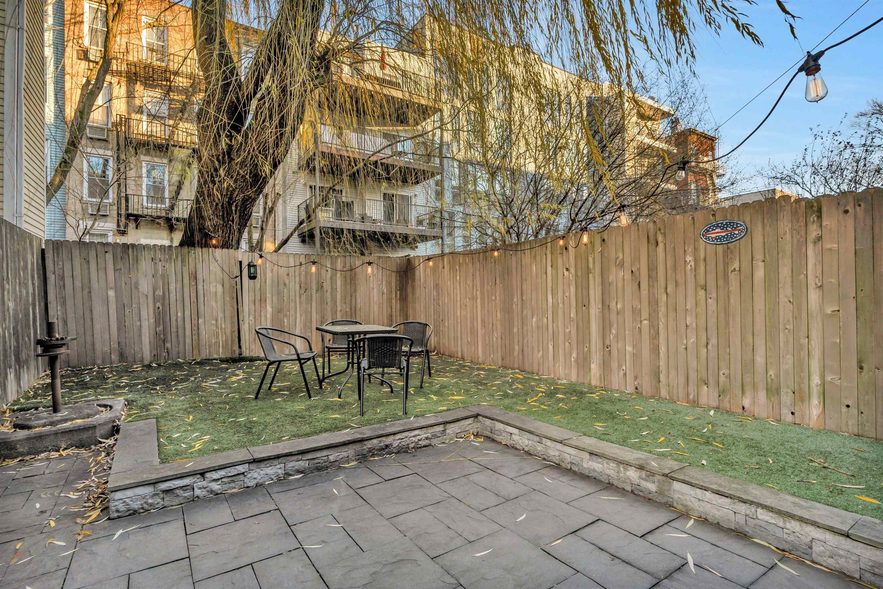 125 MONROE ST Unit: 1