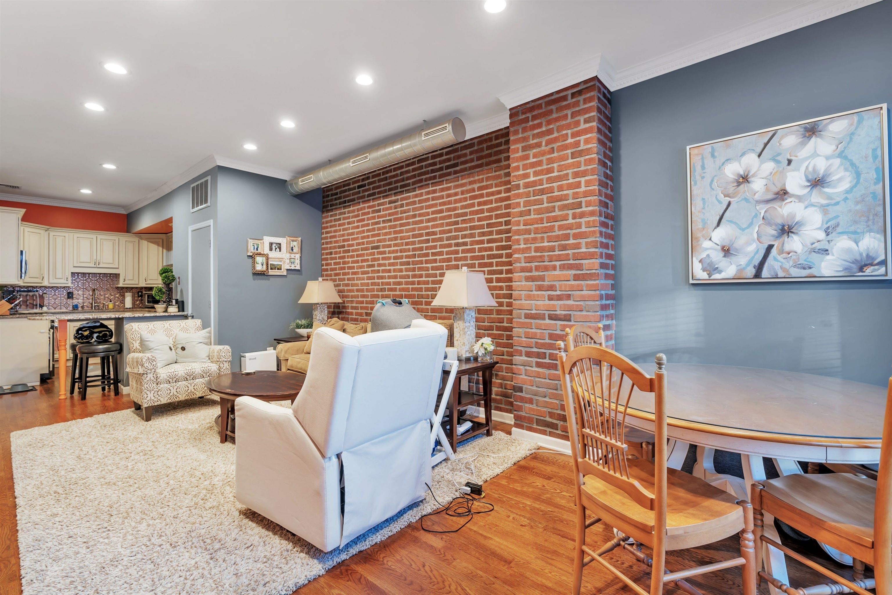 125 MONROE ST Unit: 1