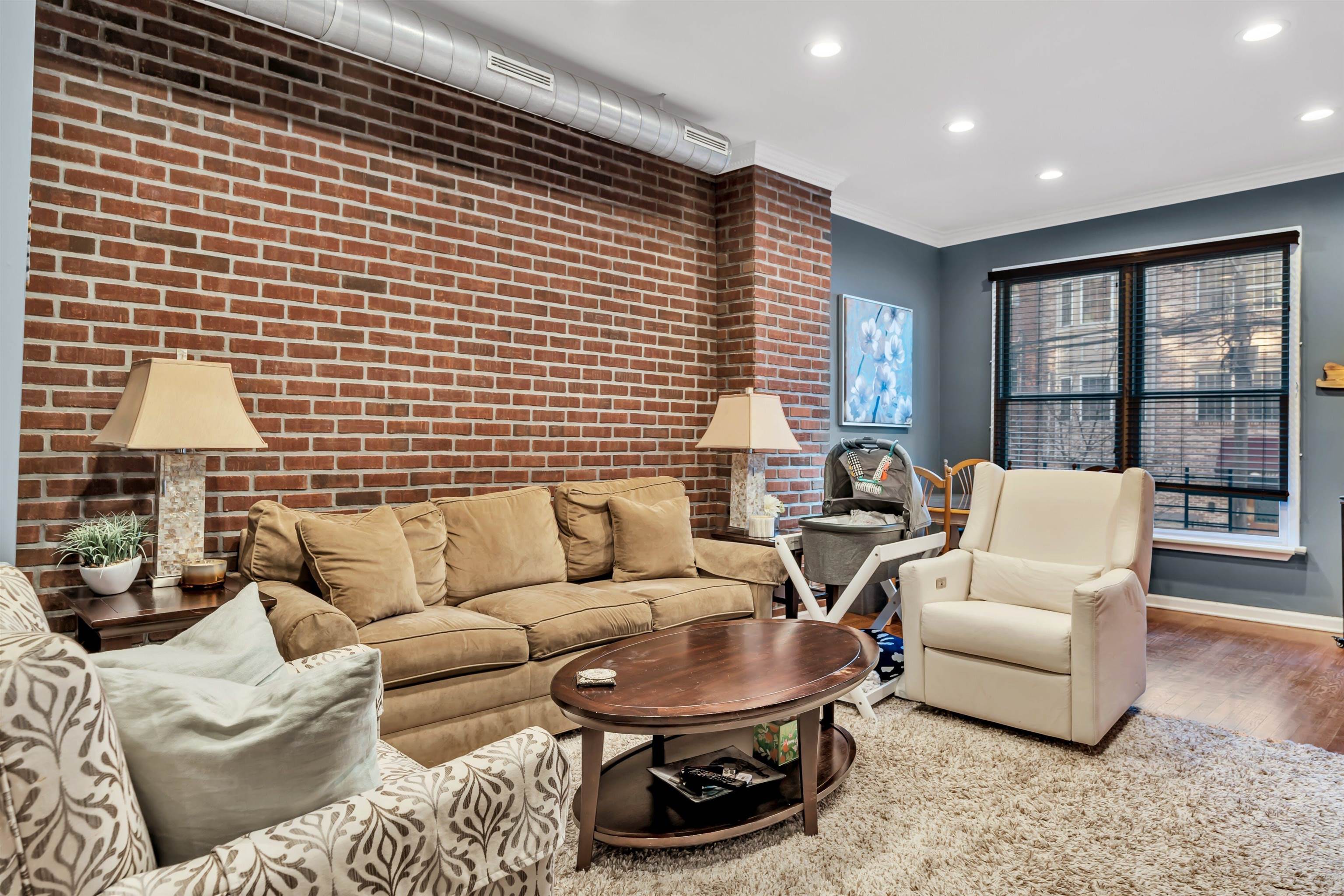 125 MONROE ST Unit: 1