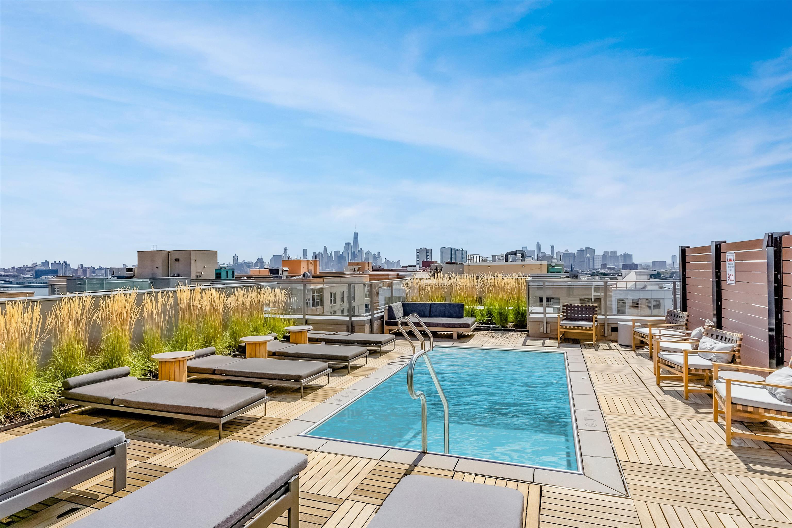 1425 HUDSON ST Unit 7B