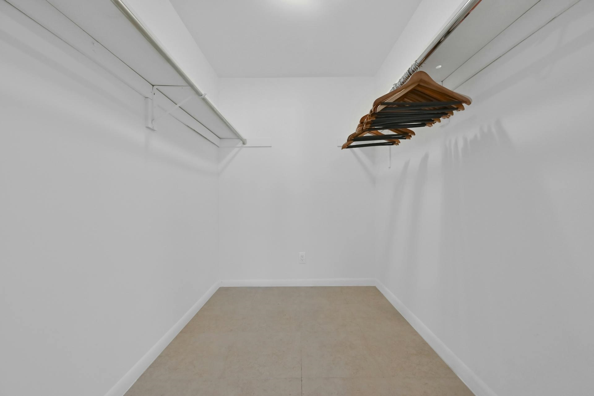 8305 BERGENLINE AVE Unit: 6