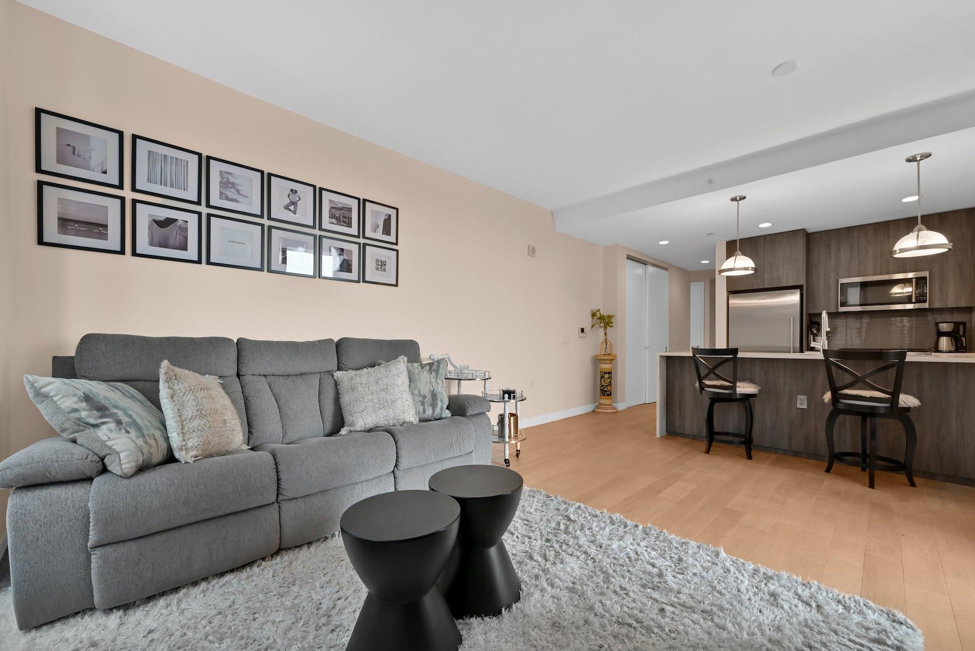 160 1ST ST Unit: 913