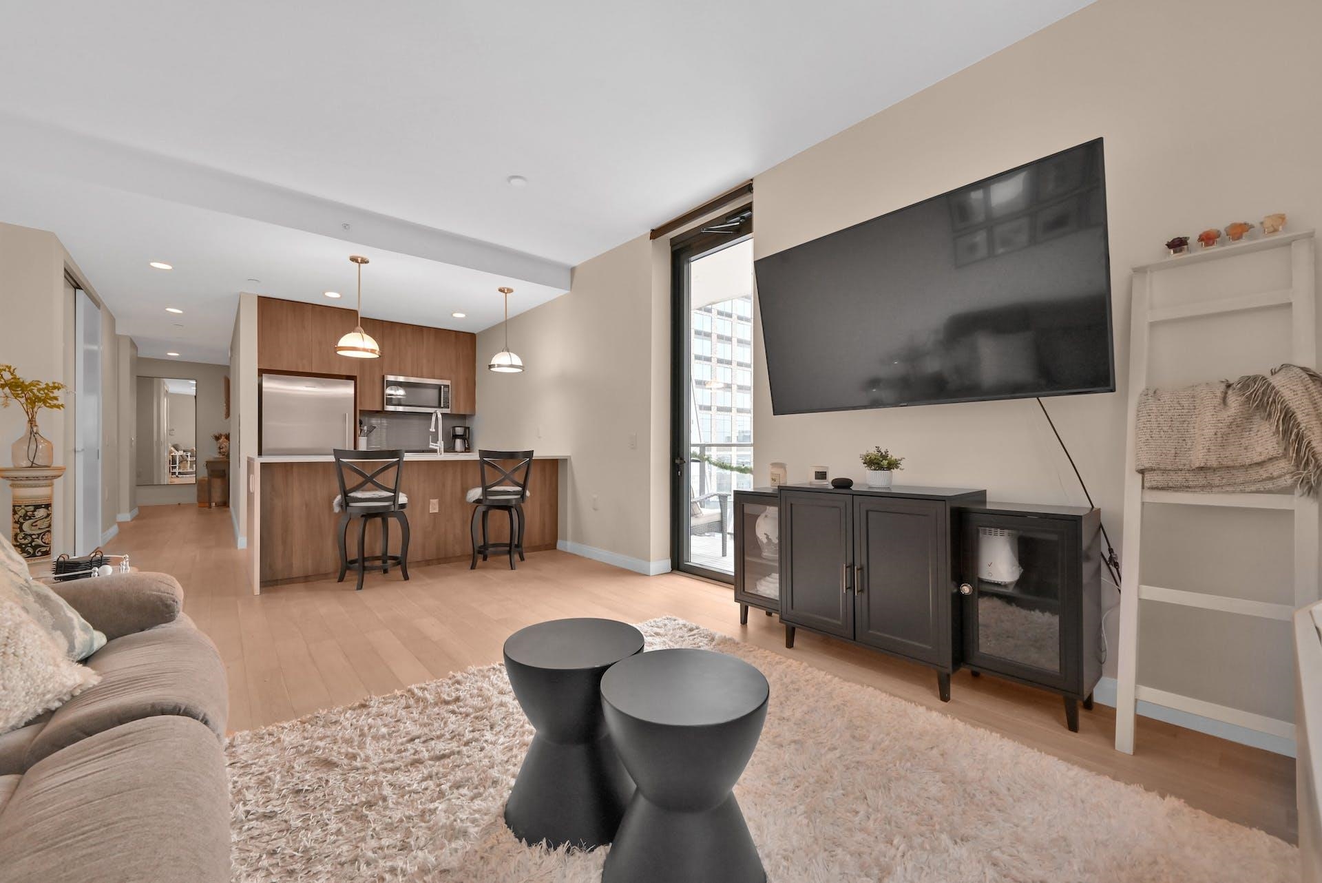 160 1ST ST Unit: 913