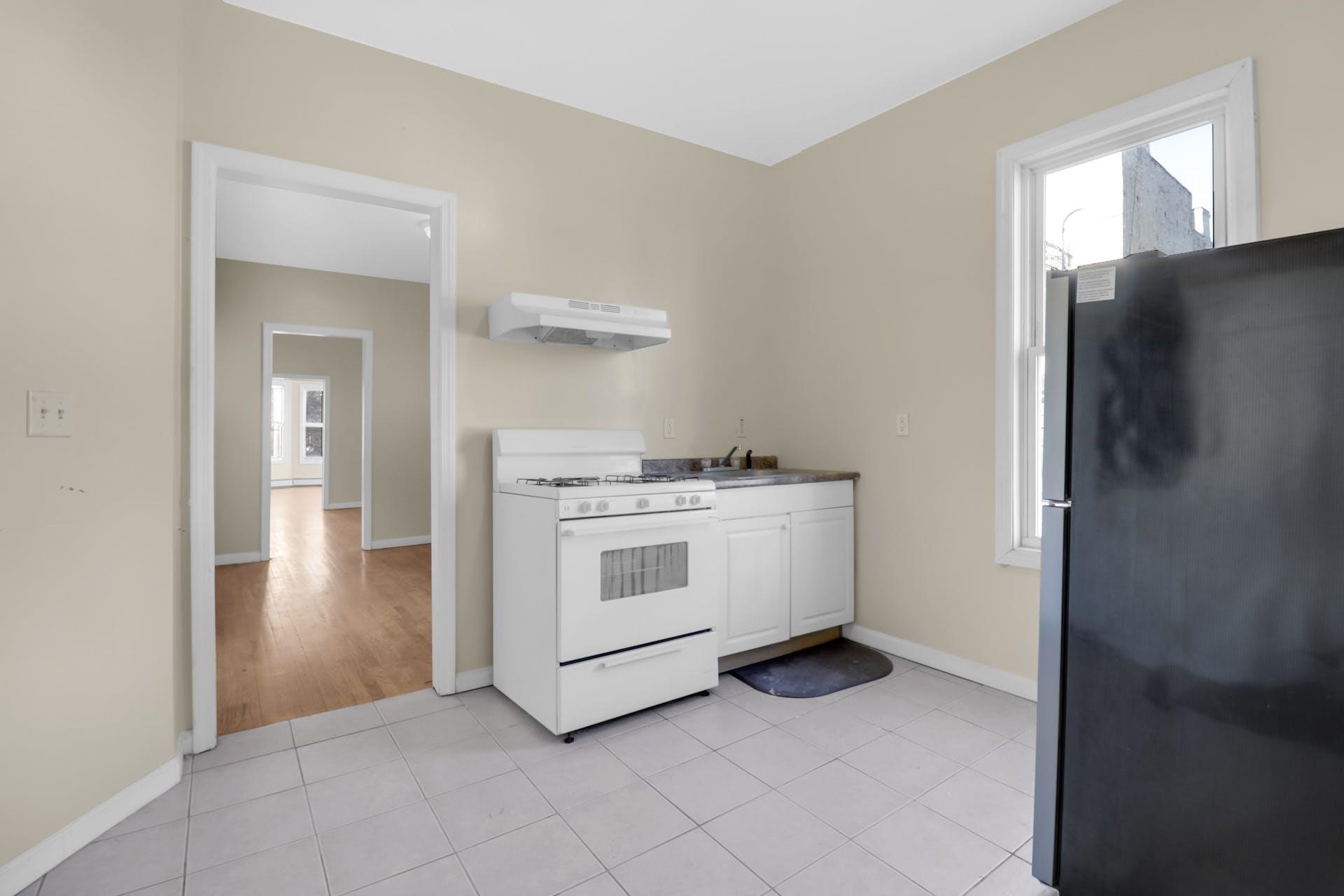 284 WATCHUNG AVE Unit: B1