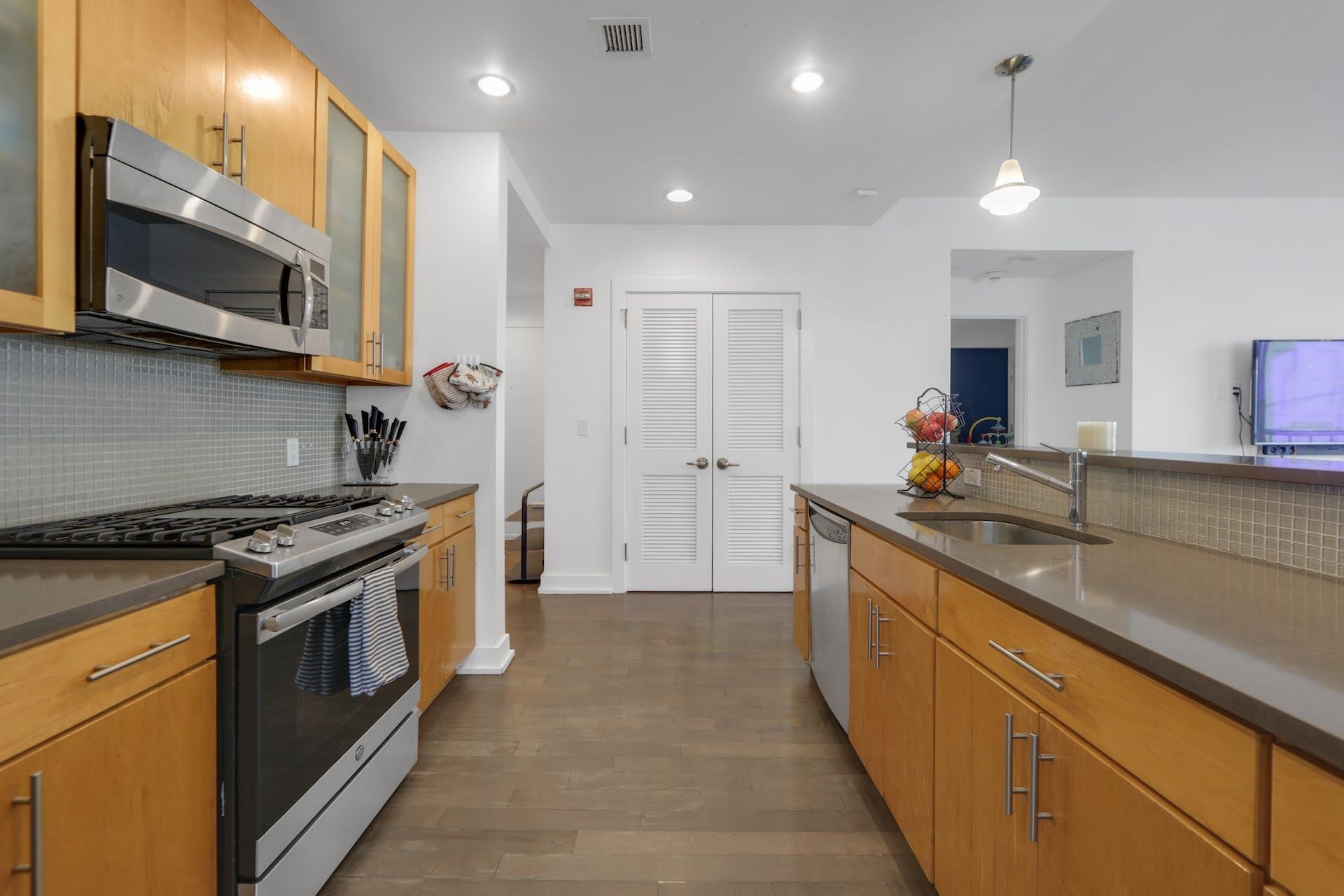 3312 HUDSON AVE Unit: 3K