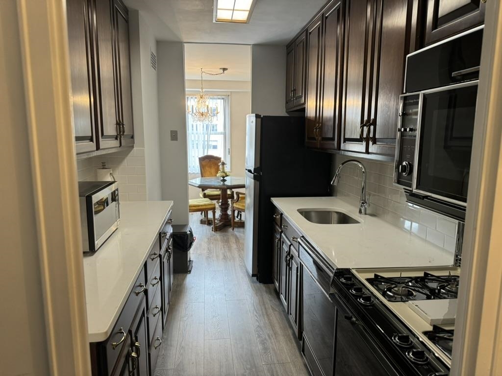 225 ST PAULS AVE Unit: 15L