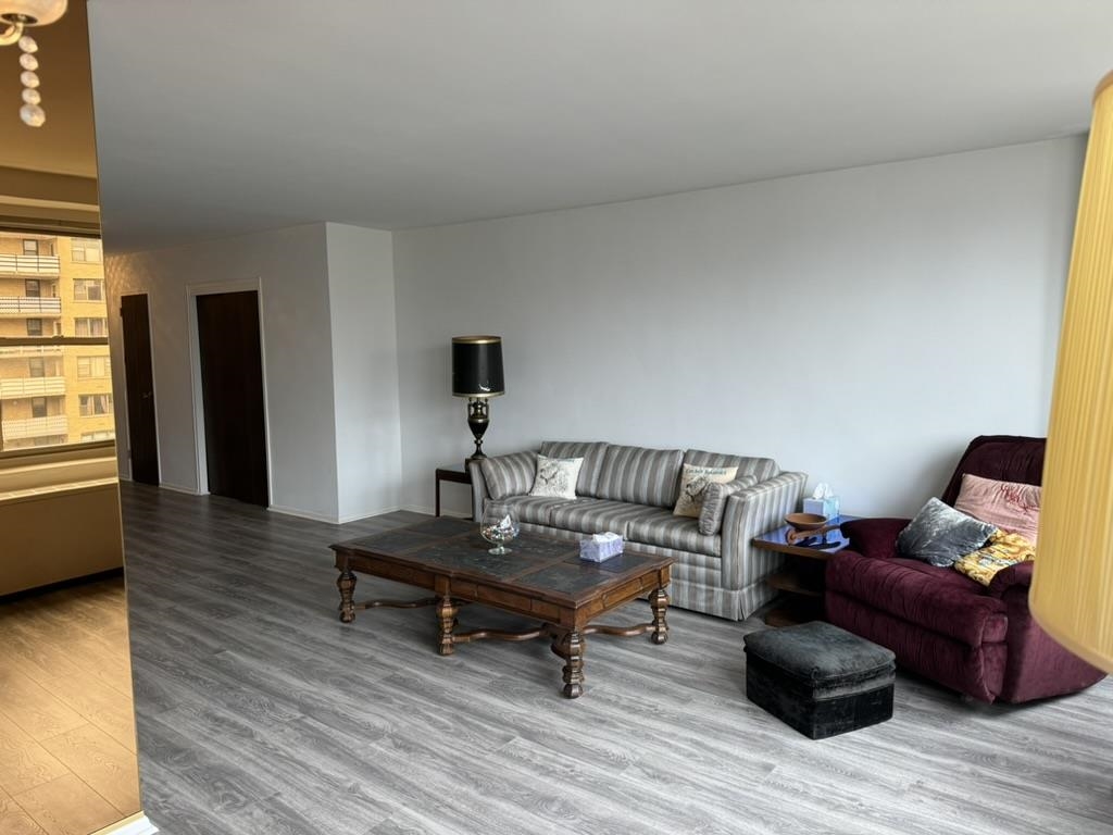 225 ST PAULS AVE Unit: 15L