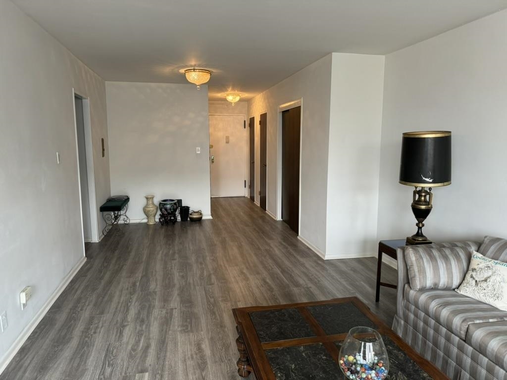 225 ST PAULS AVE Unit: 15L