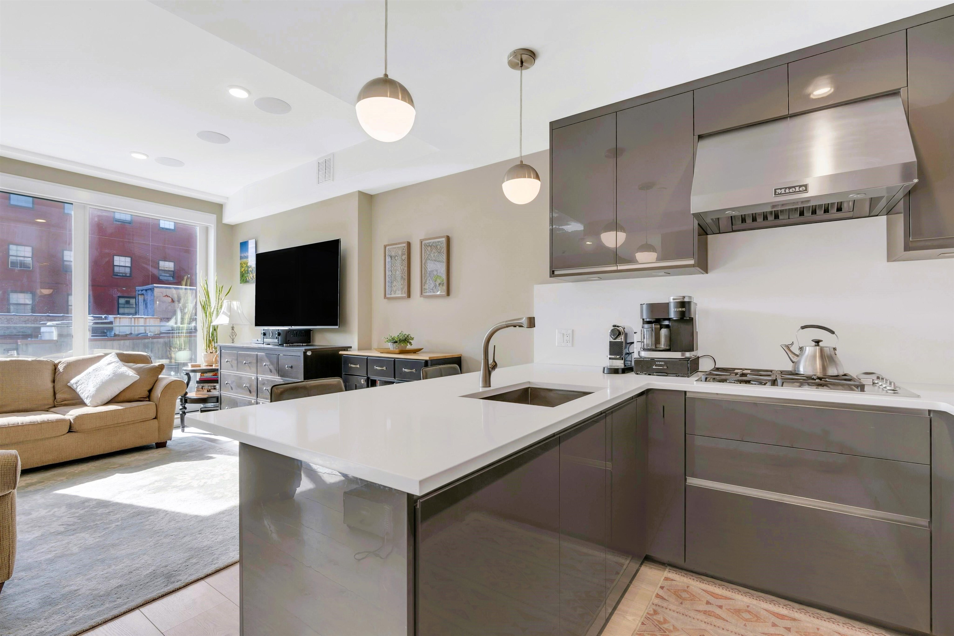 61 14TH ST Unit: PH4