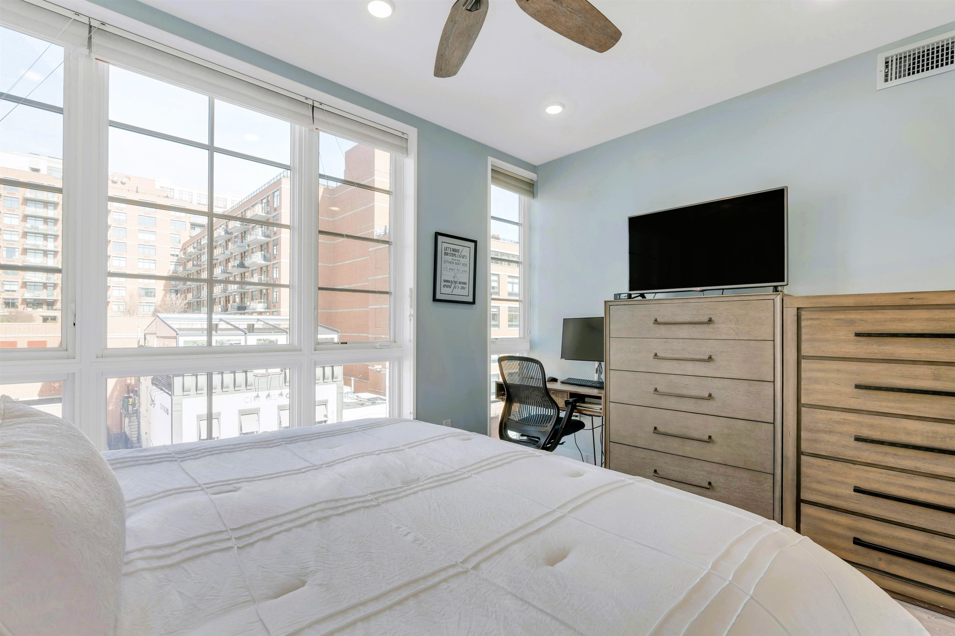 61 14TH ST Unit: PH4