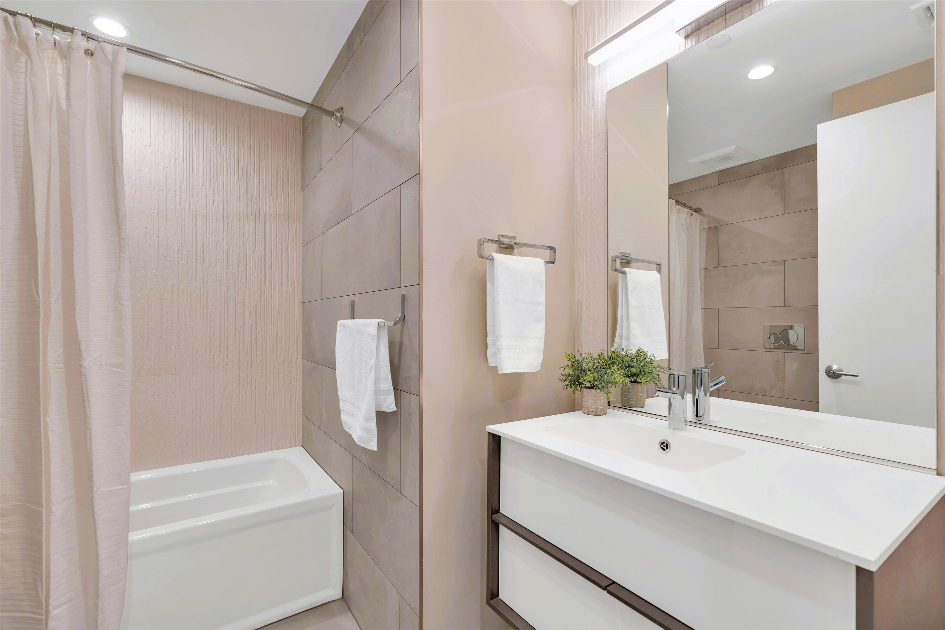 61 14TH ST Unit: PH4