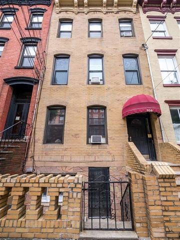 916 PARK AVE Unit: 1