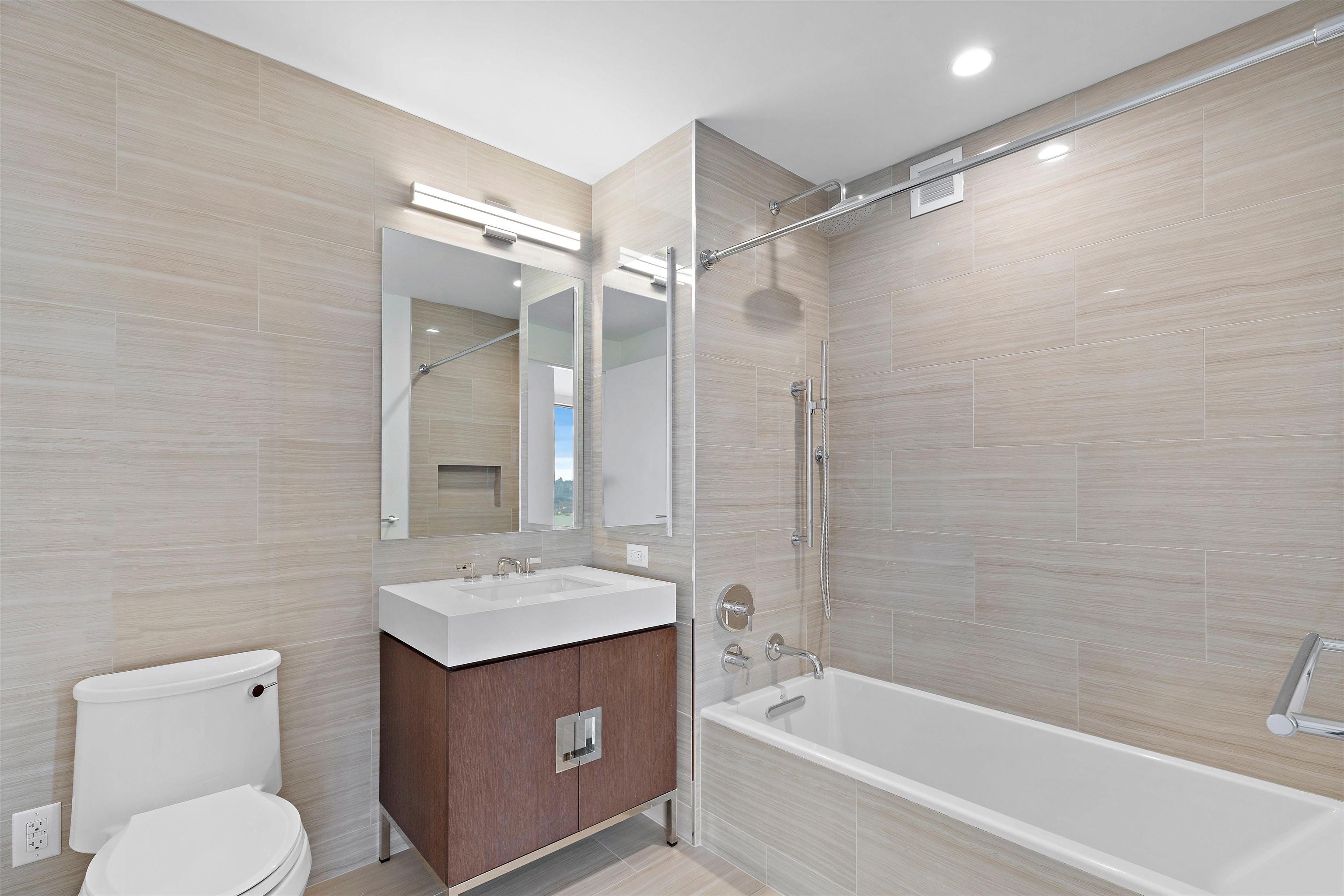 99 HUDSON ST Unit: 2706