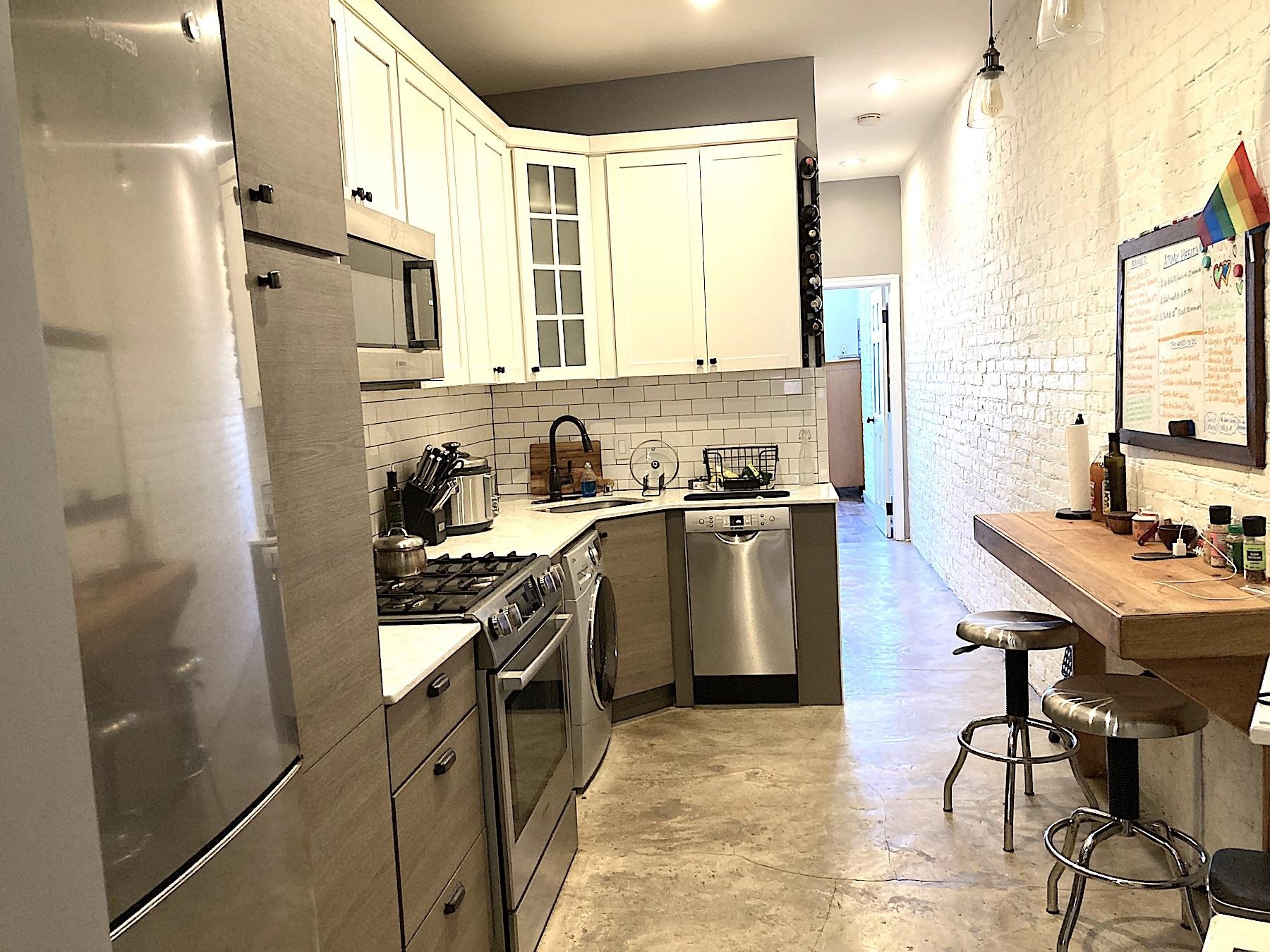 294 BARROW ST Unit: 4