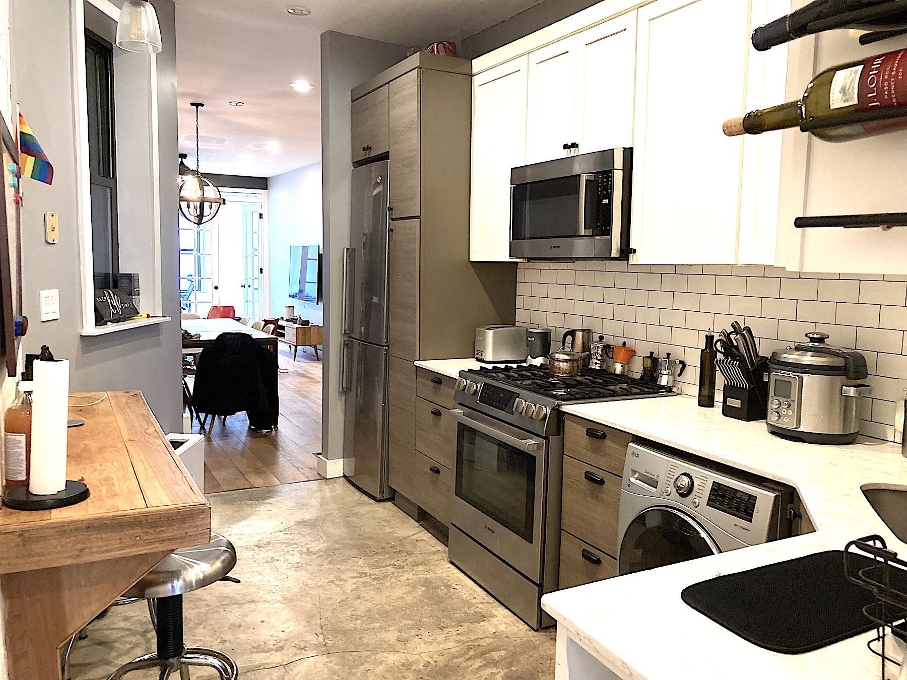 294 BARROW ST Unit: 4