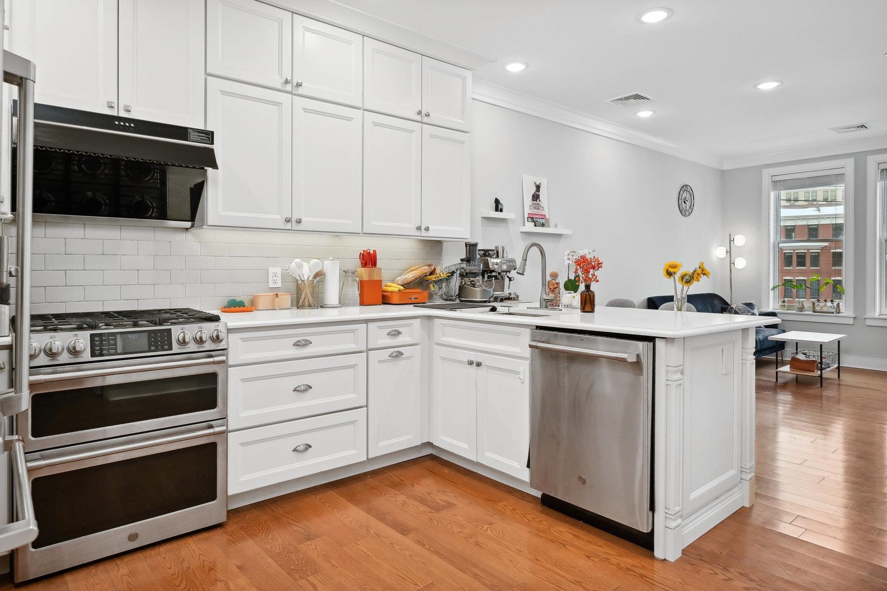 28 BRIGHT ST Unit: 301