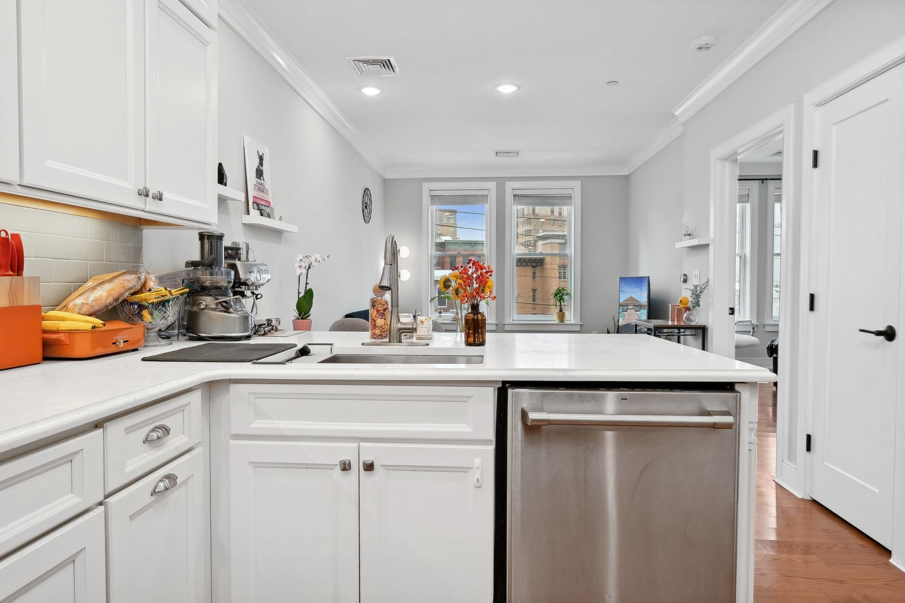 28 BRIGHT ST Unit: 301