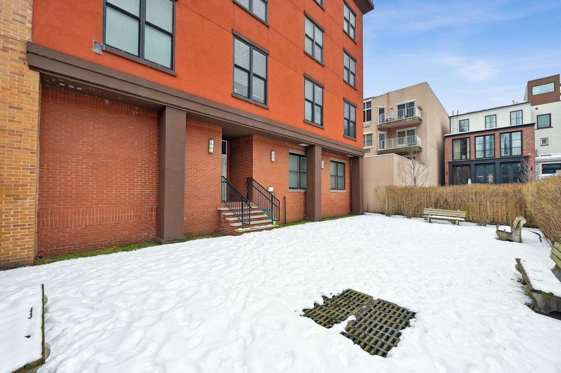 28 BRIGHT ST Unit: 301